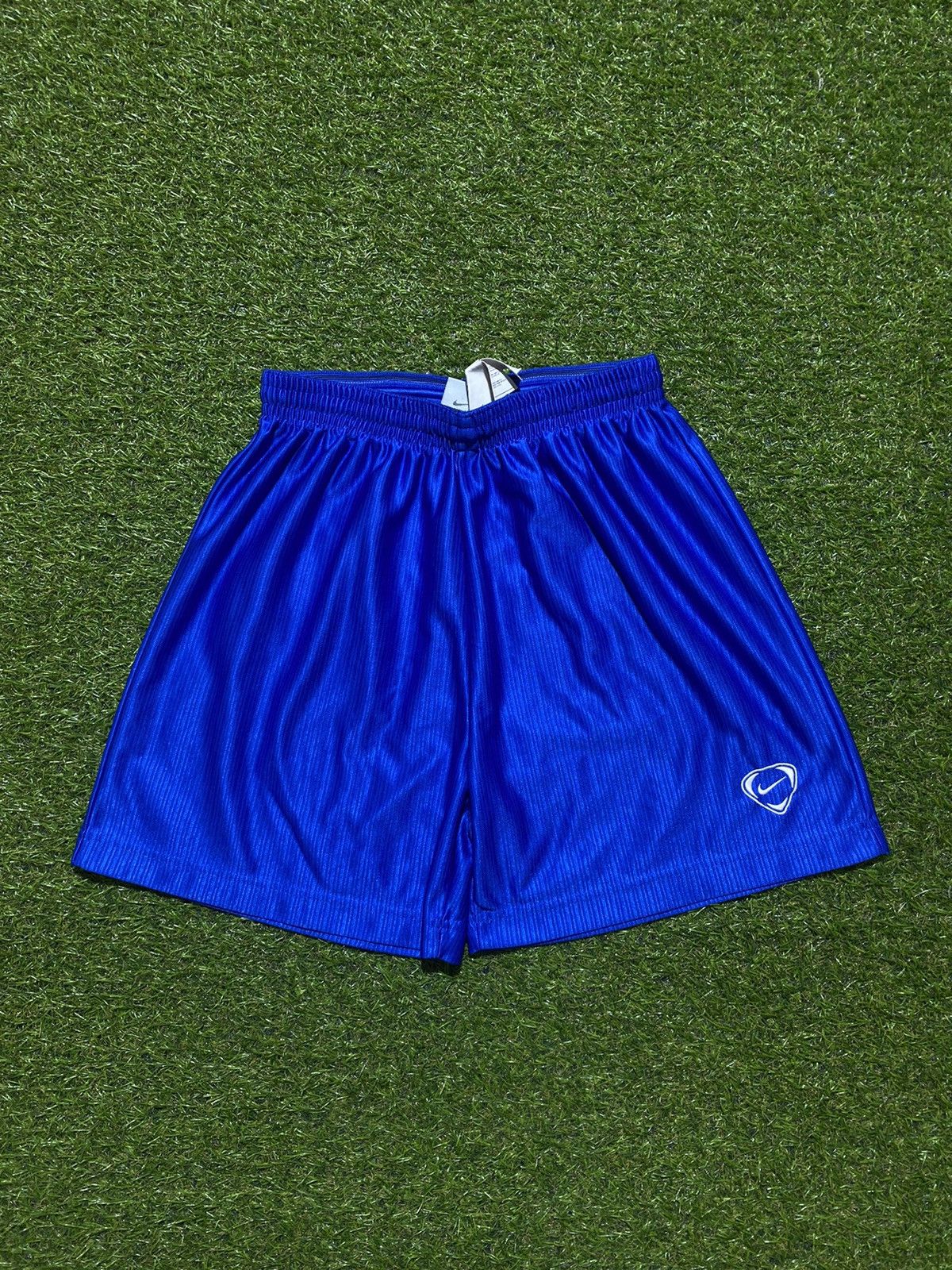 Nike Vintage Nike shorts streetwear swoosh casual y2k size S Size US 30 / EU 46 - 1 Thumbnail