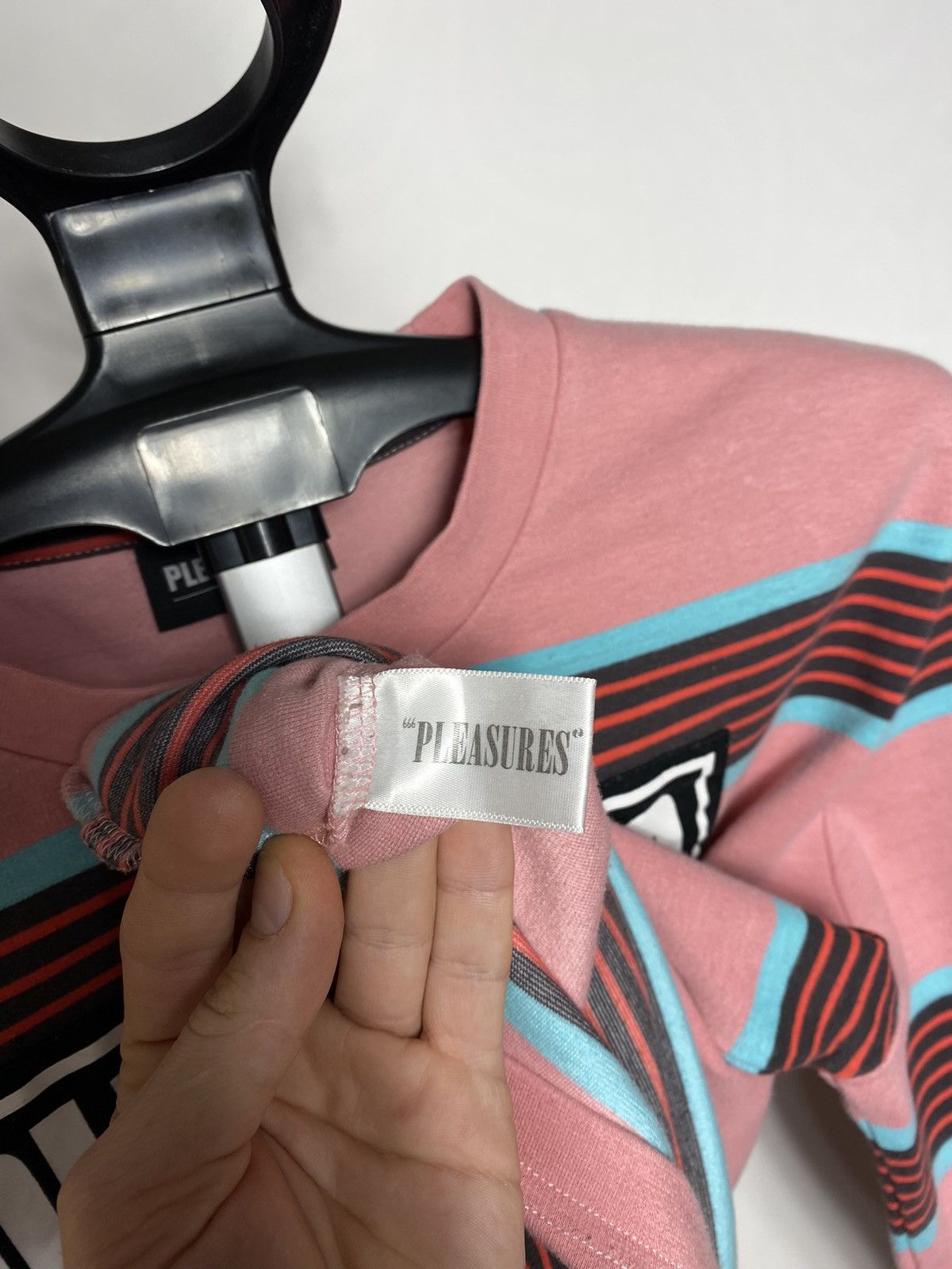 Pleasures Pleasures big logo sweatshirt crewneck size M Size US M / EU 48-50 / 2 - 7 Thumbnail