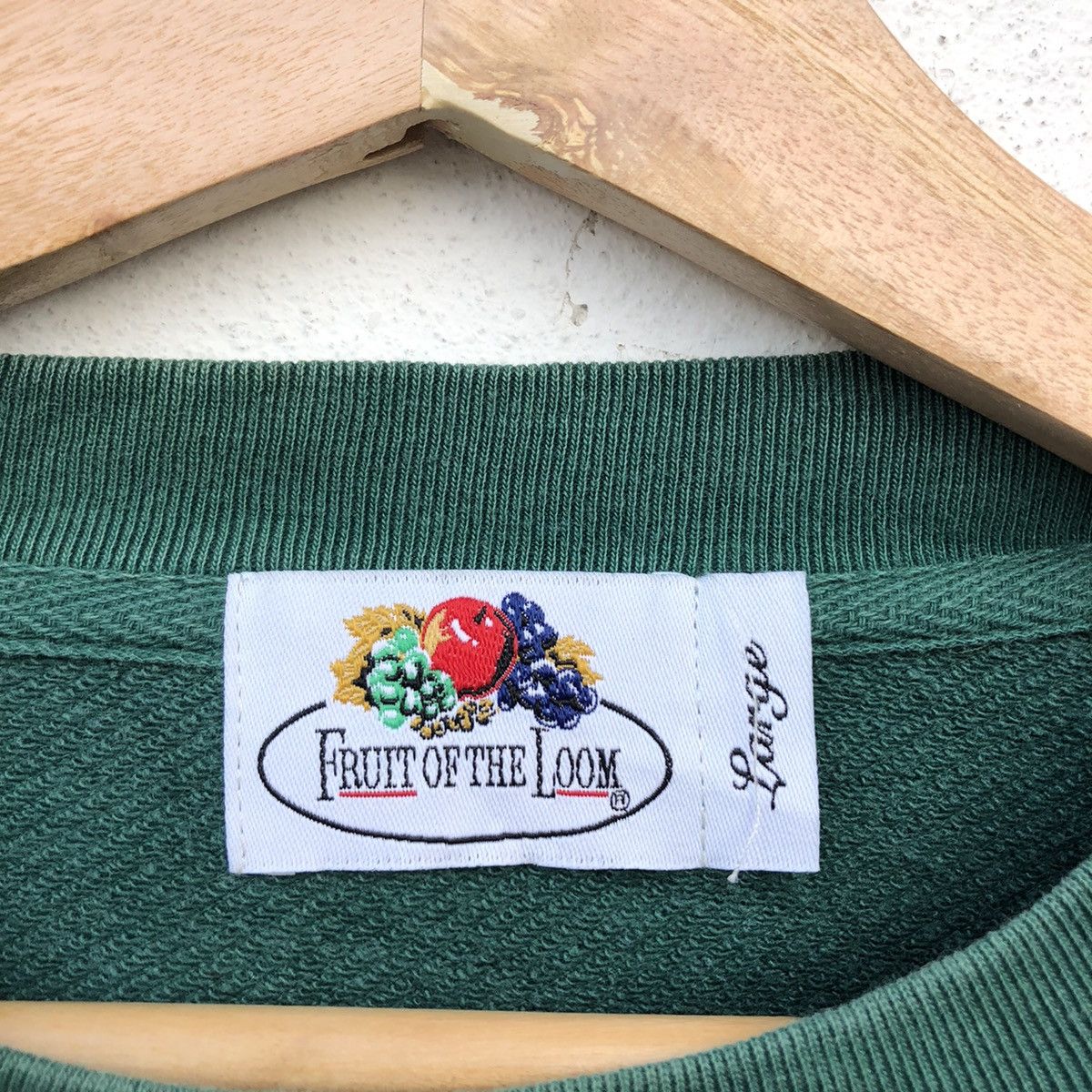 Japanese Brand VINTAGE FRUITS OF THE LOOM SWEATSHIRT BUG LOGO Size US L / EU 52-54 / 3 - 7 Thumbnail