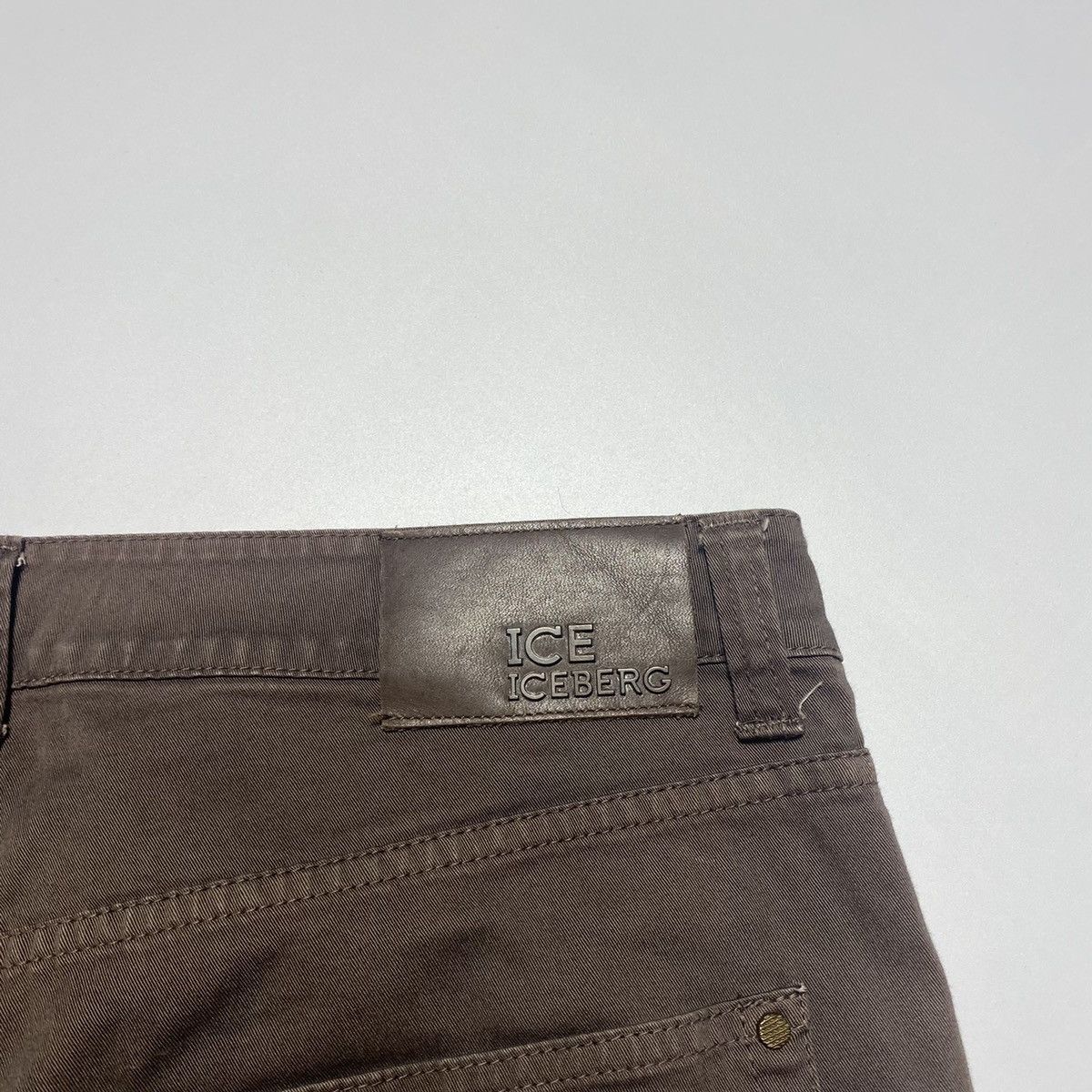 Iceberg Vintage Iceberg avant-garde brown chino pants size 32 Size US 32 / EU 48 - 15 Thumbnail