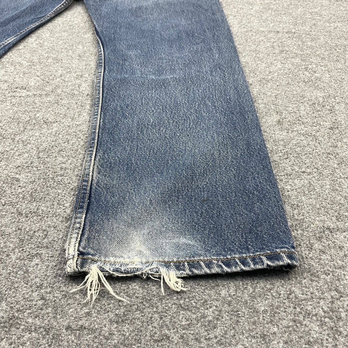 Levi's × Vintage Vintage Levi's 505 Light Faded Jeans -wc140 Size US 37 - 12 Thumbnail