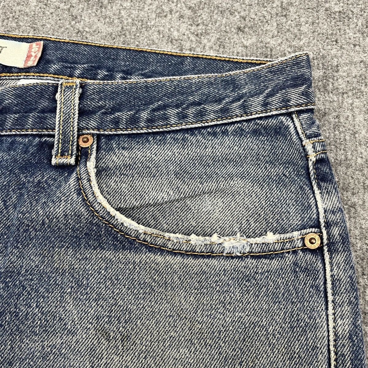 Levi's × Vintage Vintage Levi's 505 Light Faded Jeans -wc140 Size US 37 - 6 Thumbnail