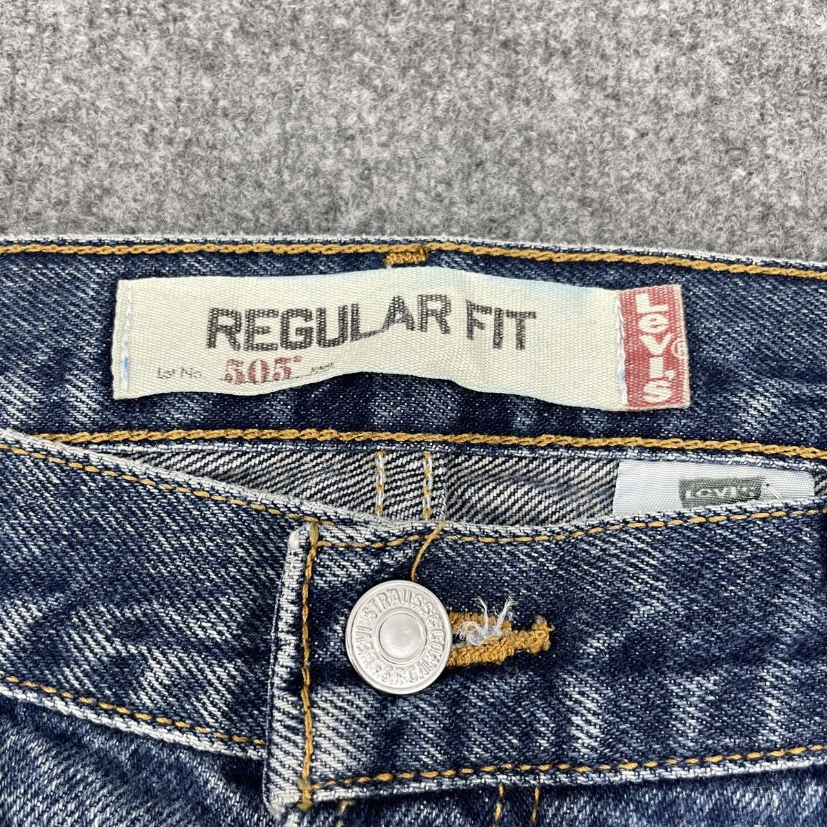 Levi's × Vintage Vintage Levi's 505 Light Faded Jeans -wc140 Size US 37 - 7 Thumbnail