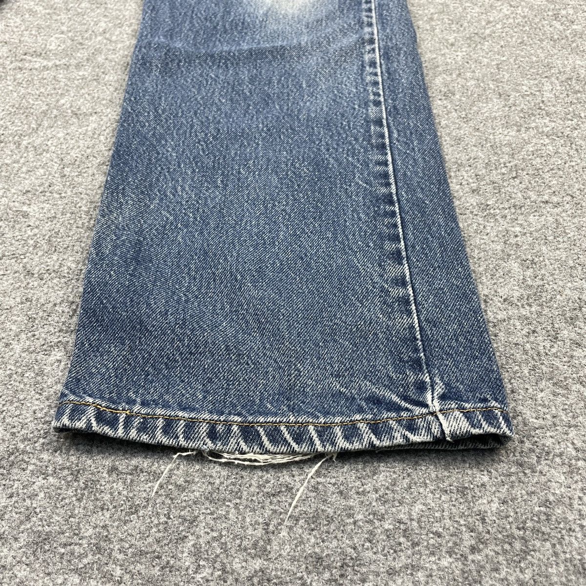 Levi's × Vintage Vintage Levi's 505 Light Faded Jeans -wc140 Size US 37 - 10 Thumbnail