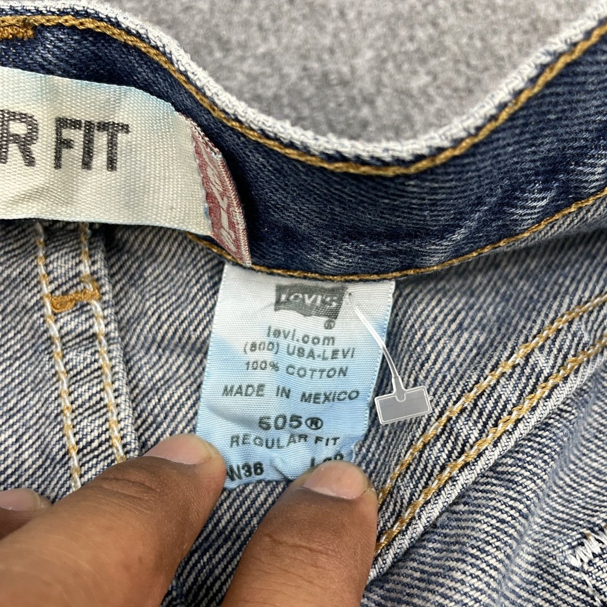 Levi's × Vintage Vintage Levi's 505 Light Faded Jeans -wc140 Size US 37 - 8 Thumbnail