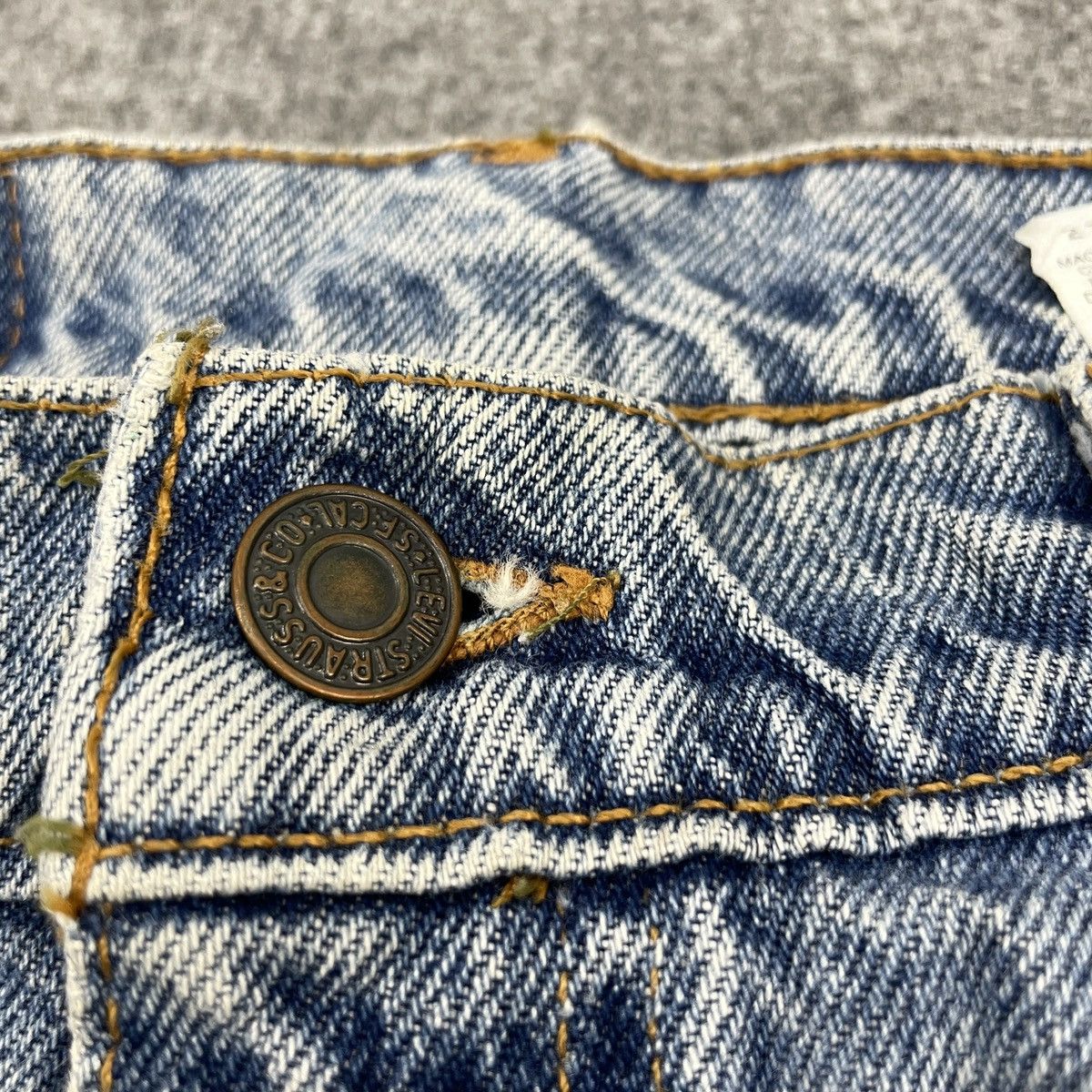 Levi's × Vintage Vinatge Levi's 550 Light Wash Orentag Faded Jeans -wc134 Size US 35 - 5 Thumbnail