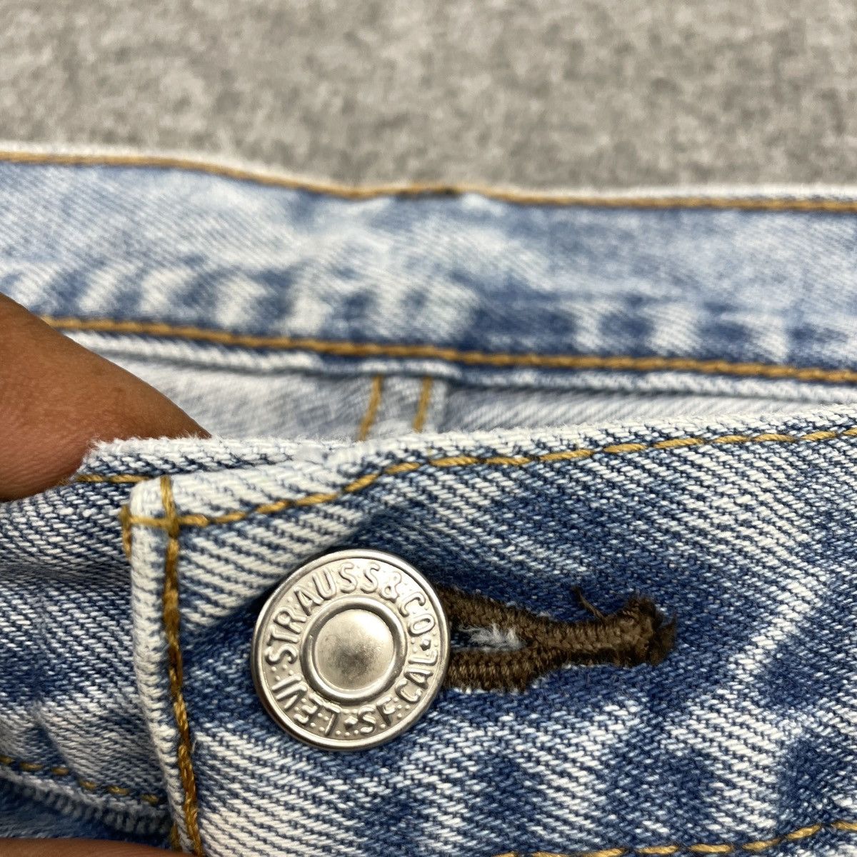 Levi's × Vintage Vintage Levi's 550 light Blue Wash -wc143 Size US 41 - 5 Thumbnail