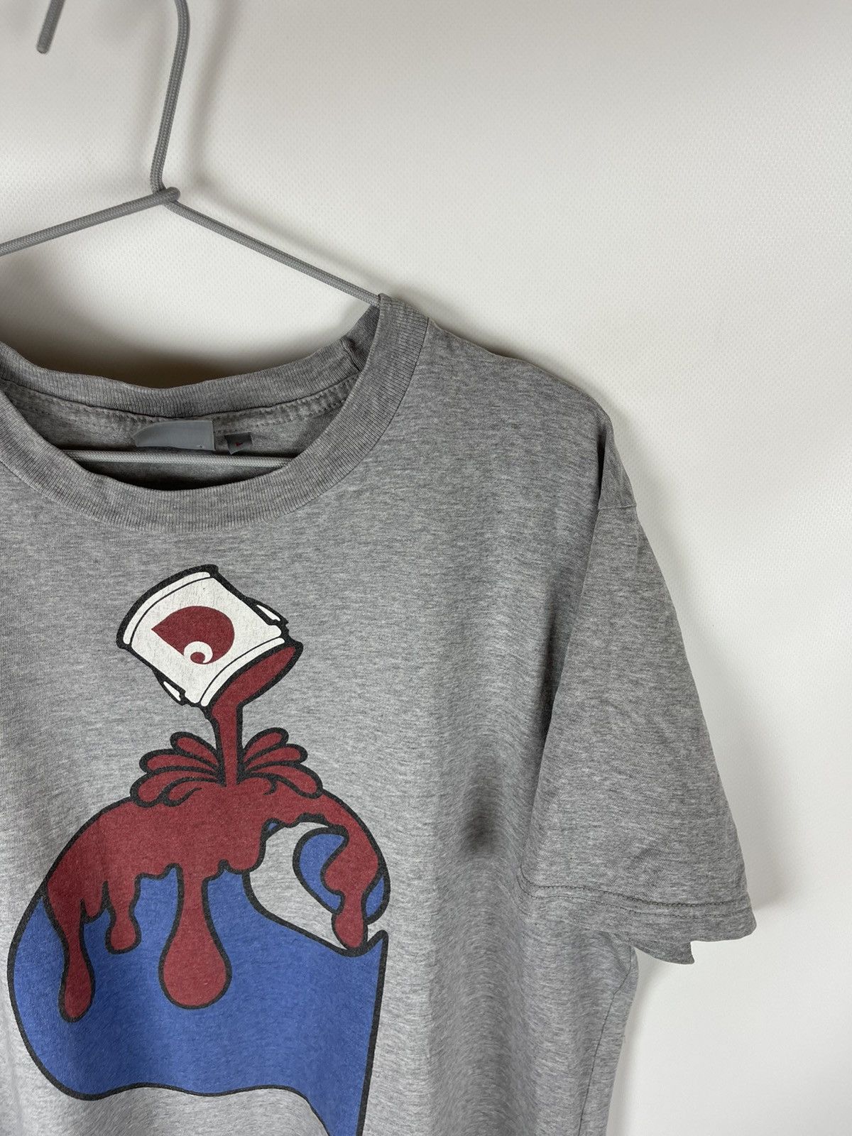Carhartt Carhartt vintage grey big logo used holes tee shirt Size US L / EU 52-54 / 3 - 3 Thumbnail