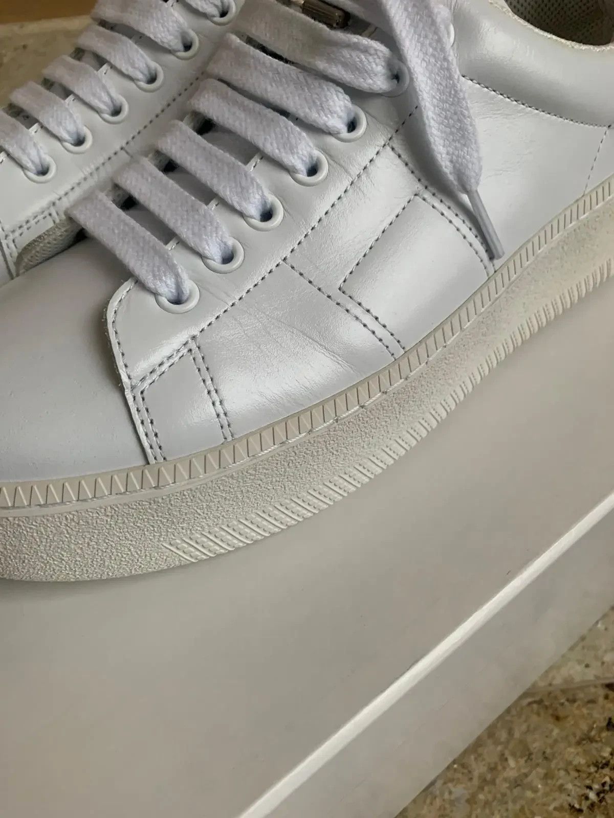 Maison Margiela Low Top Sneaker in White black Size US 12 / EU 45 - 3 Thumbnail
