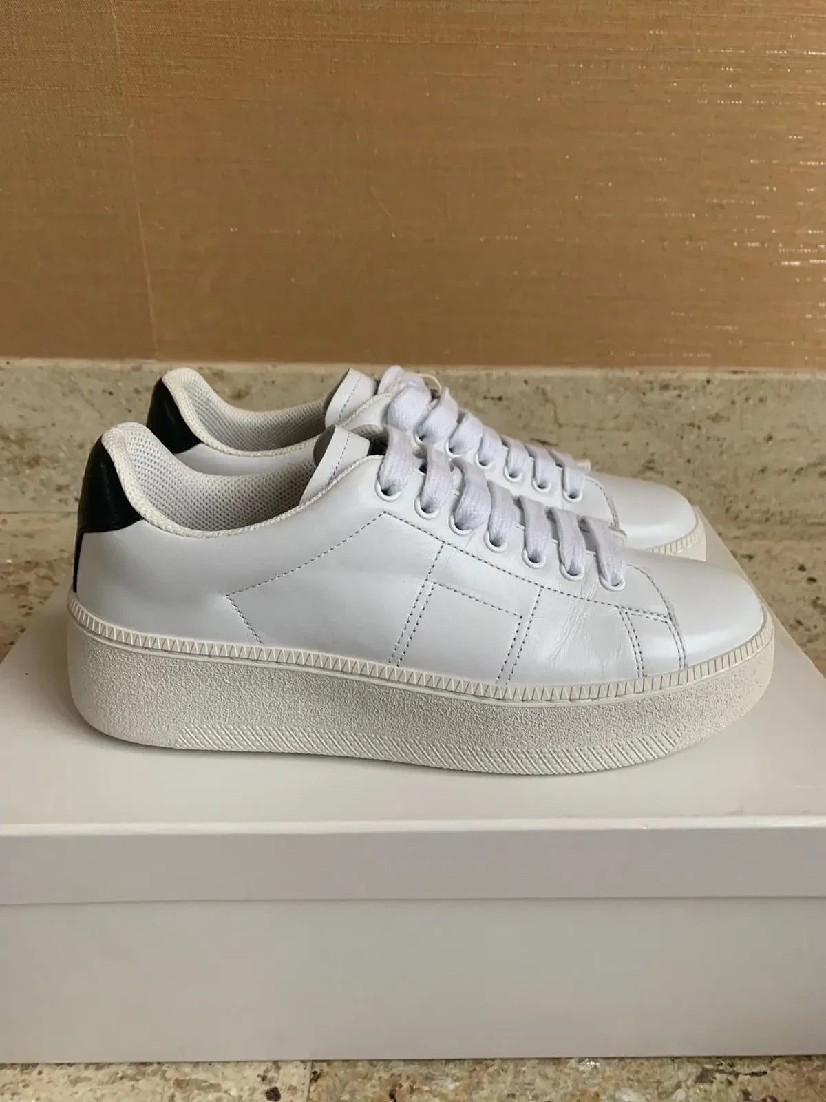 Maison Margiela Low Top Sneaker in White black Size US 12 / EU 45 - 6 Thumbnail