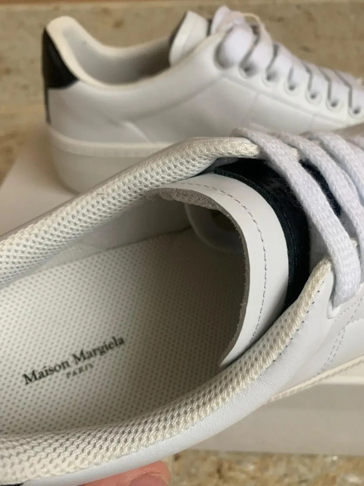 Maison Margiela Low Top Sneaker in White black Size US 12 / EU 45 - 9 Thumbnail