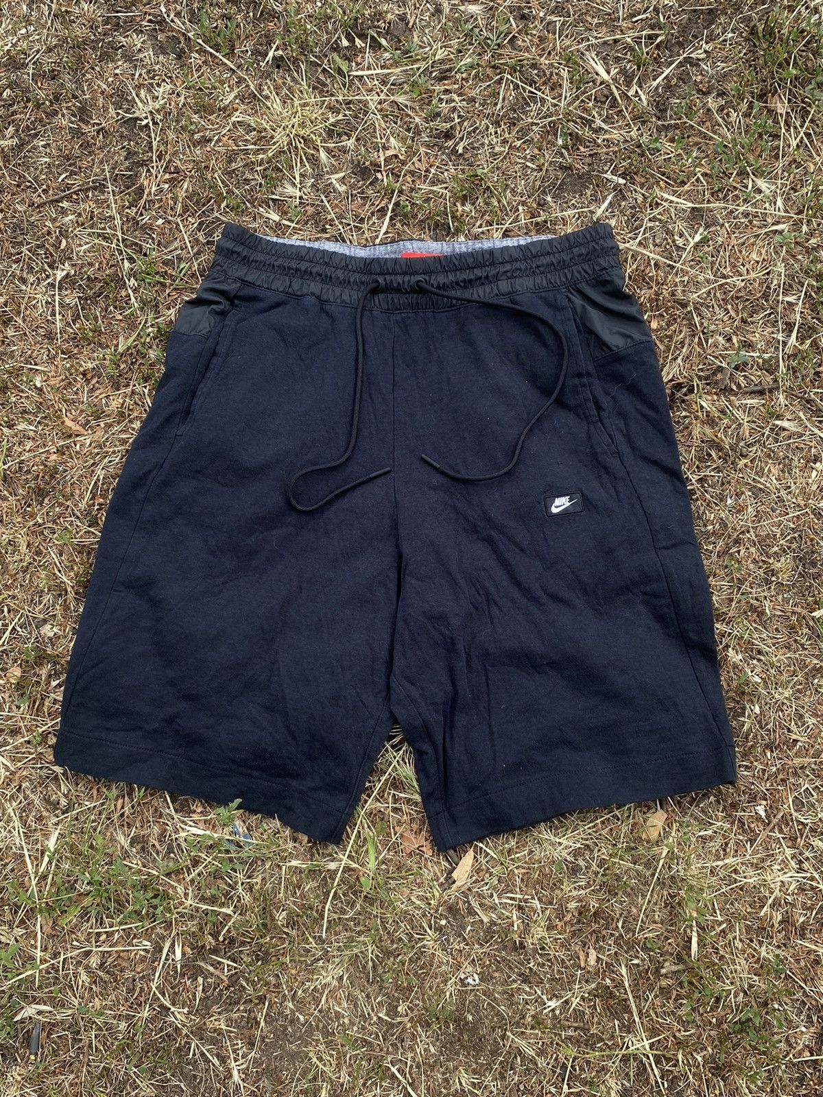 Nike Vintage Nike shorts streetwear swoosh casual y2k size L Size US 34 / EU 50 - 1 Thumbnail