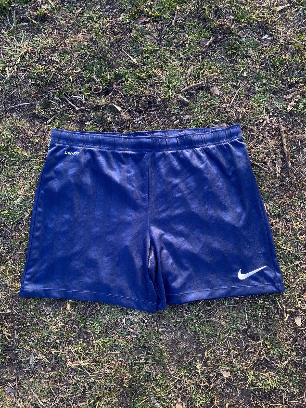 Nike Vintage Nike shorts streetwear swoosh casual y2k size M Size US 32 / EU 48 - 1 Thumbnail