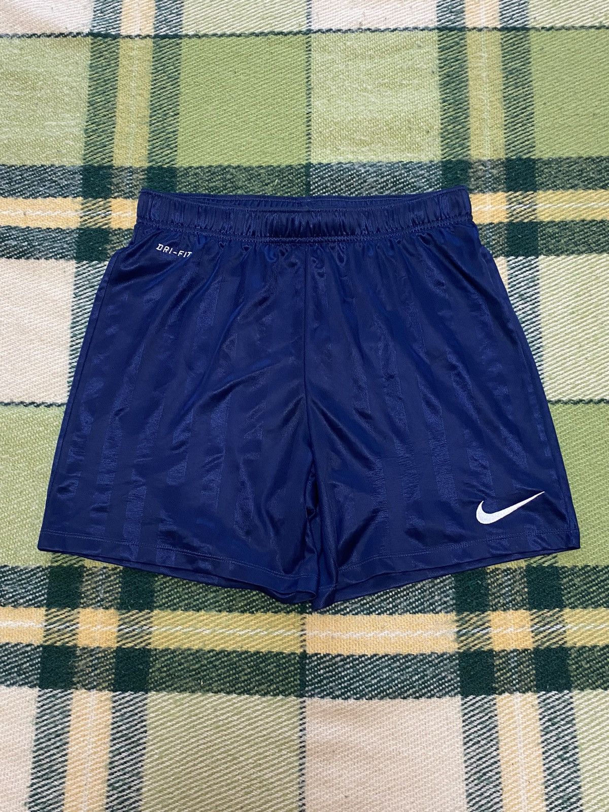 Nike Vintage Nike shorts streetwear swoosh casual y2k size S Size US 30 / EU 46 - 1 Thumbnail