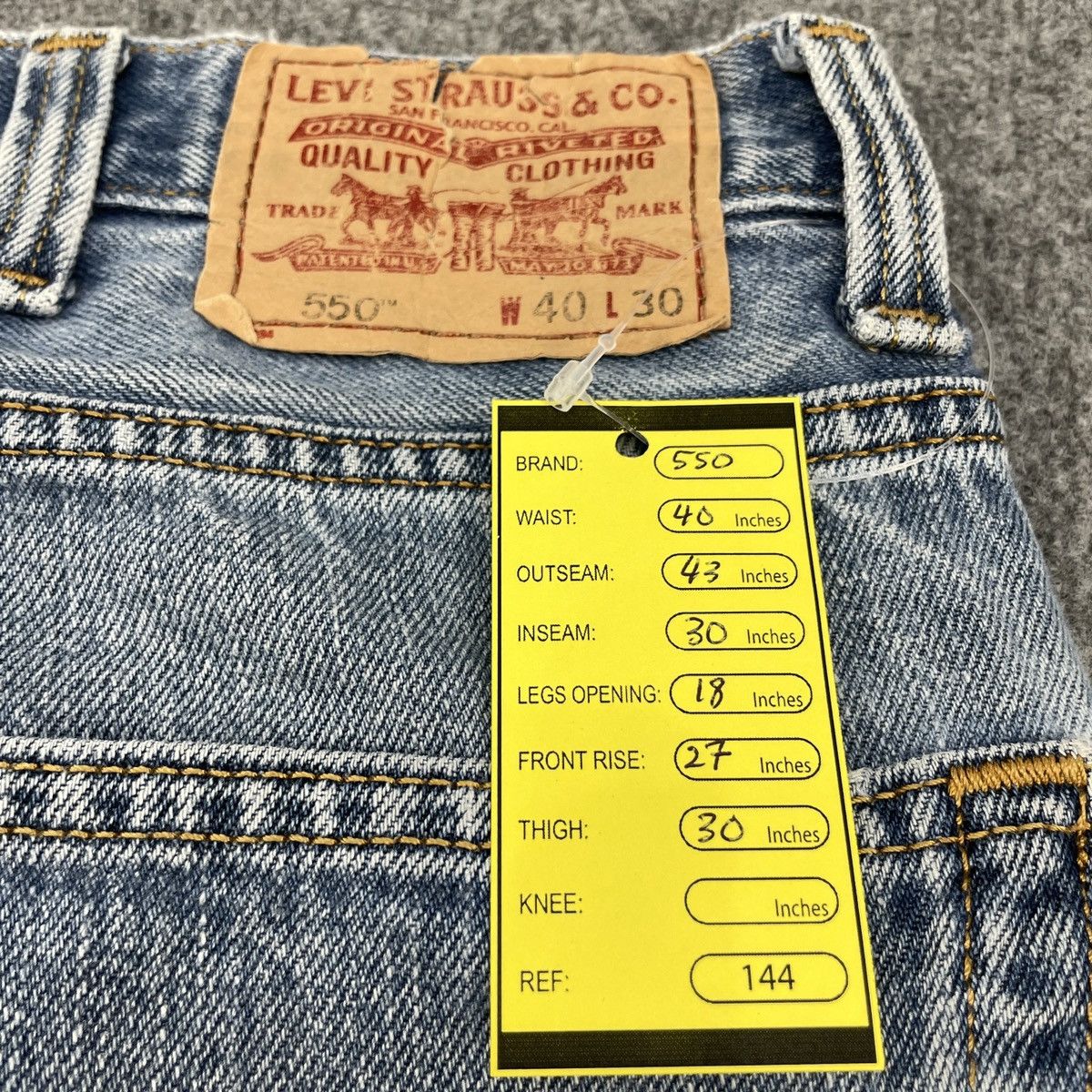 Levi's × Vintage Vintage Levi's 550 Light Wash -wc144 Size US 40 / EU 56 - 14 Thumbnail