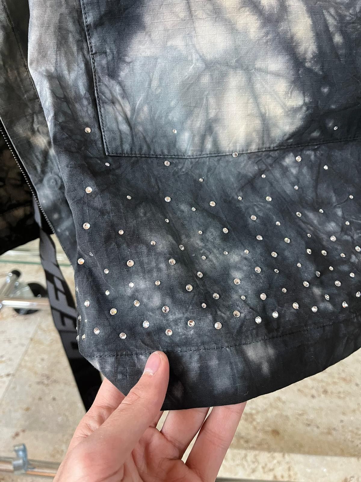 Off-White Oversized Strass Tie Dye Crystal Bottom Anorak in Multicolor Size US XXS / EU 40 - 5 Thumbnail