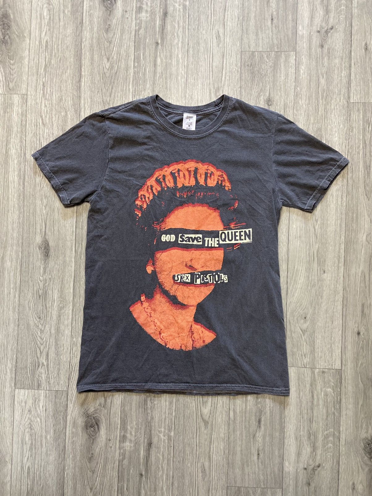 Band Tees Vintage Sex Pistols God save the Queen Tee / t shirt Size US S / EU 44-46 / 1 - 1 Thumbnail