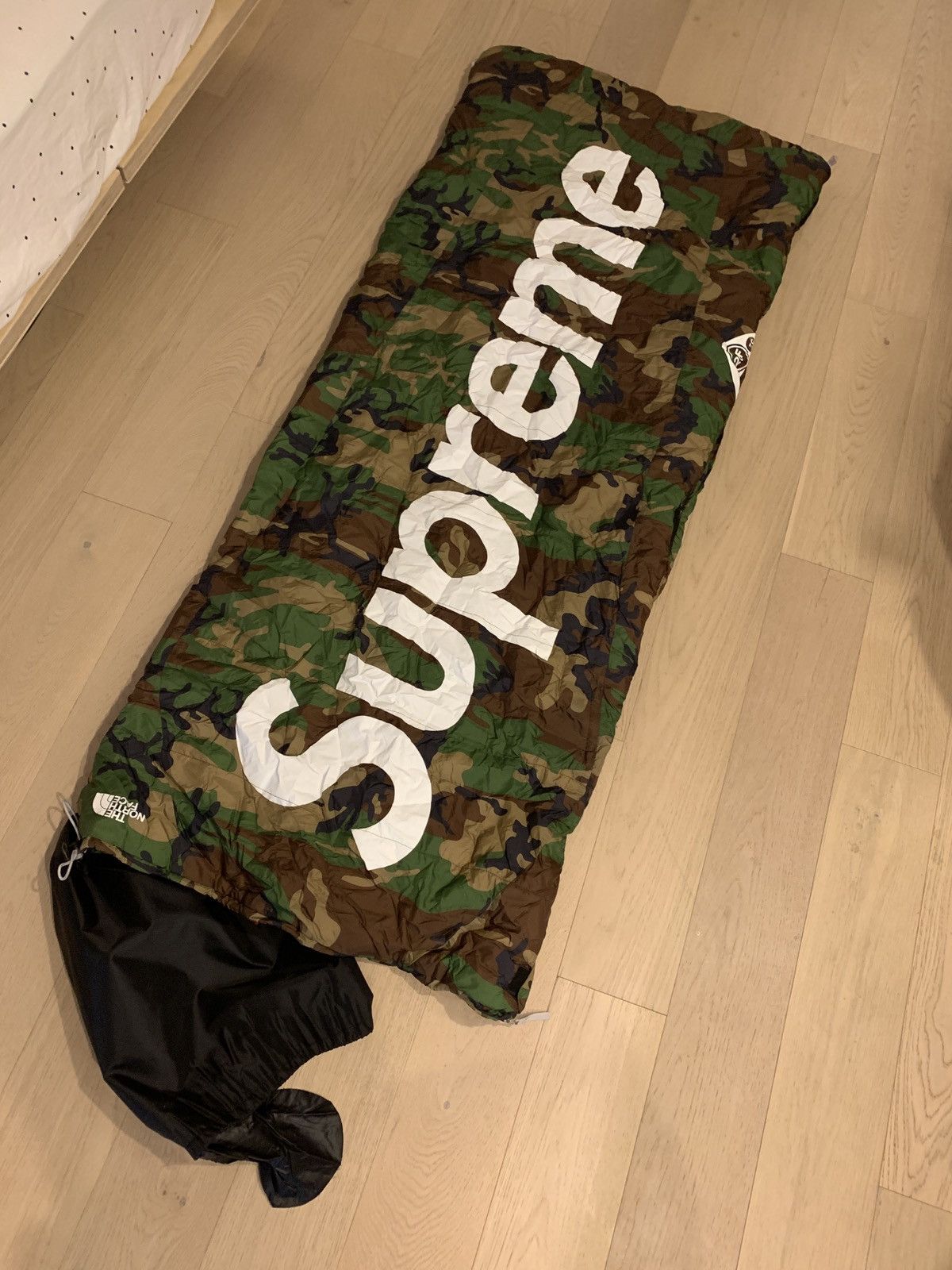 Supreme × The North Face Supreme X TNF Camo Dolomite Sleeping Bag Size ONE SIZE - 2 Thumbnail