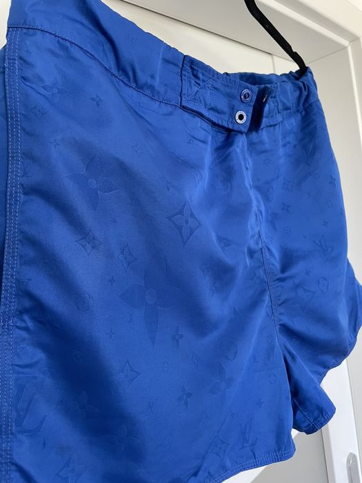 Louis Vuitton Staples Edition 3D Pocket Monogram Board Shorts Electric Blue. Size L0