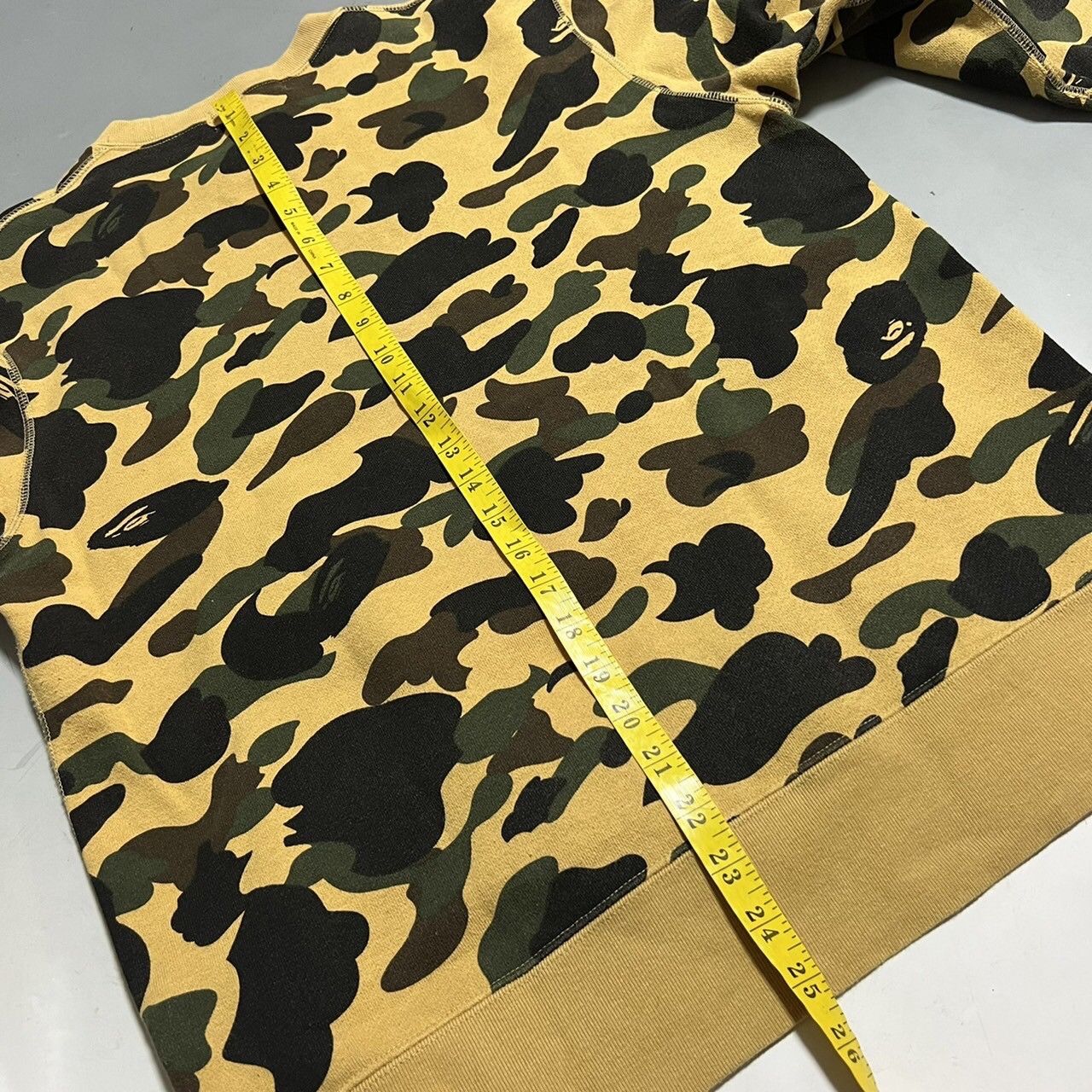 Bape 1st Camo Crewneck Size US L / EU 52-54 / 3 - 8 Thumbnail