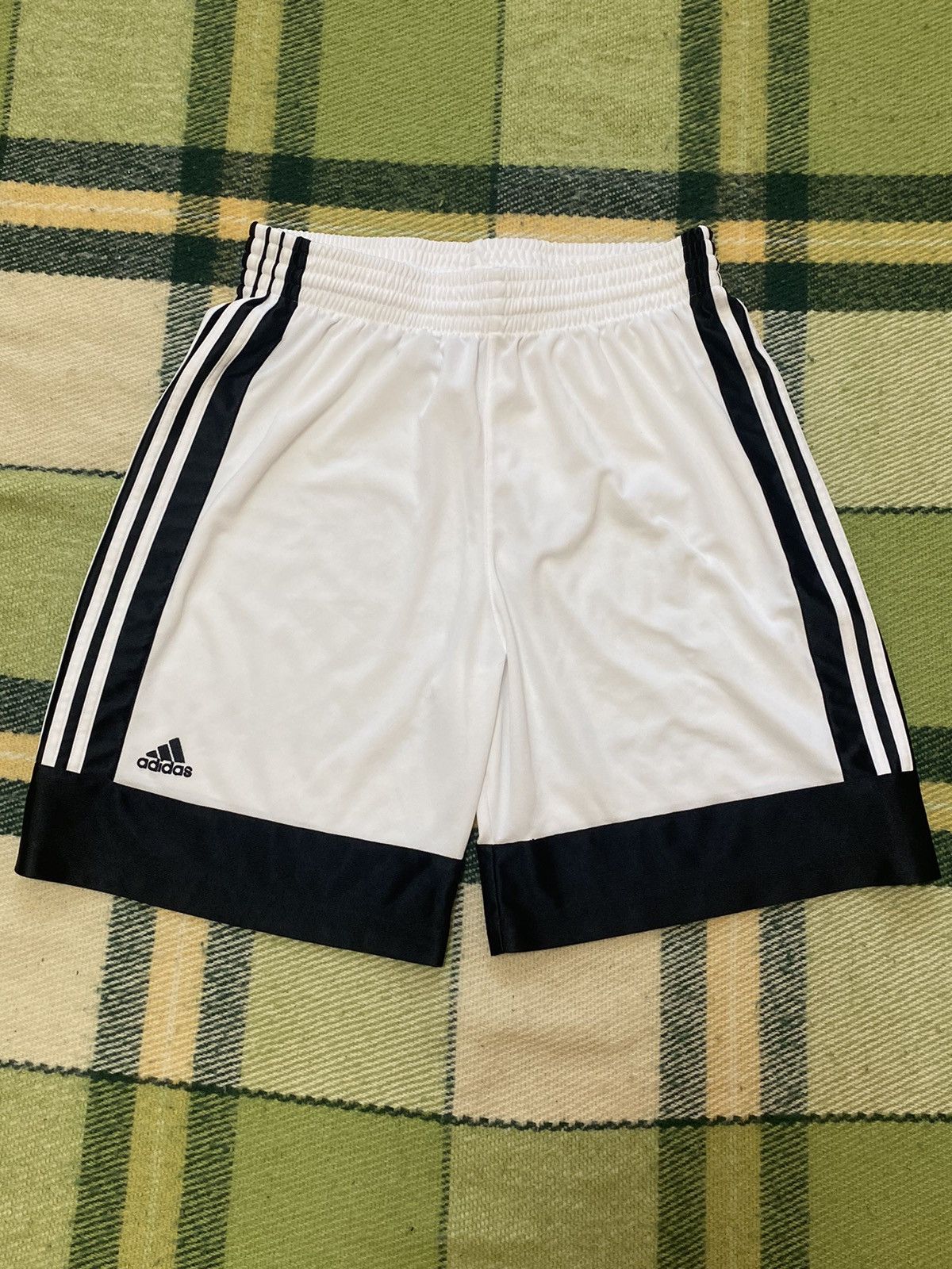 Adidas Vintage Adidas shorts streetwear y2k casual style size L Size US 34 / EU 50 - 1 Thumbnail