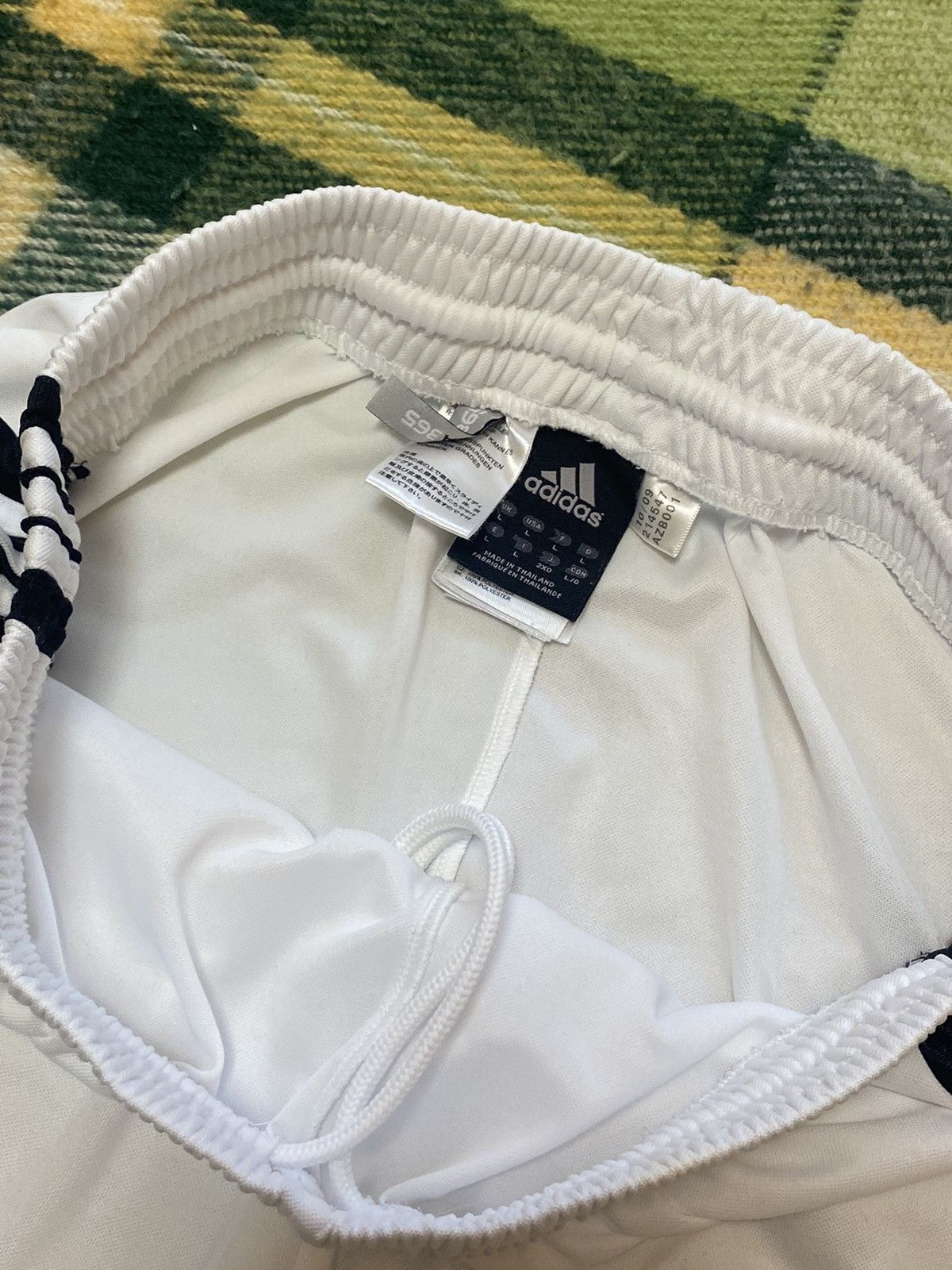 Adidas Vintage Adidas shorts streetwear y2k casual style size L Size US 34 / EU 50 - 3 Thumbnail