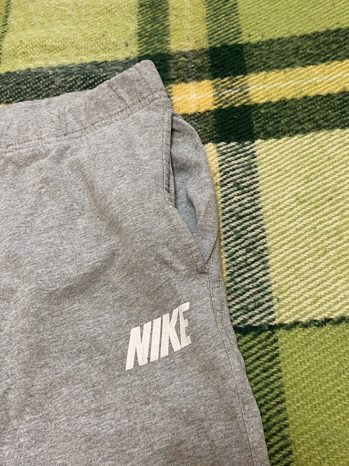Nike Vintage Nike shorts streetwear swoosh casual y2k size S Size US 30 / EU 46 - 2 Thumbnail