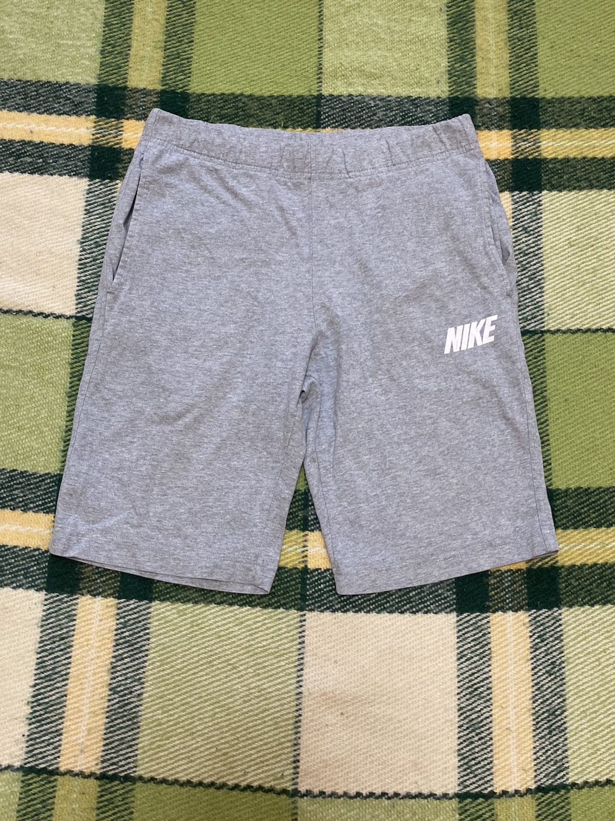Nike Vintage Nike shorts streetwear swoosh casual y2k size S Size US 30 / EU 46 - 1 Thumbnail