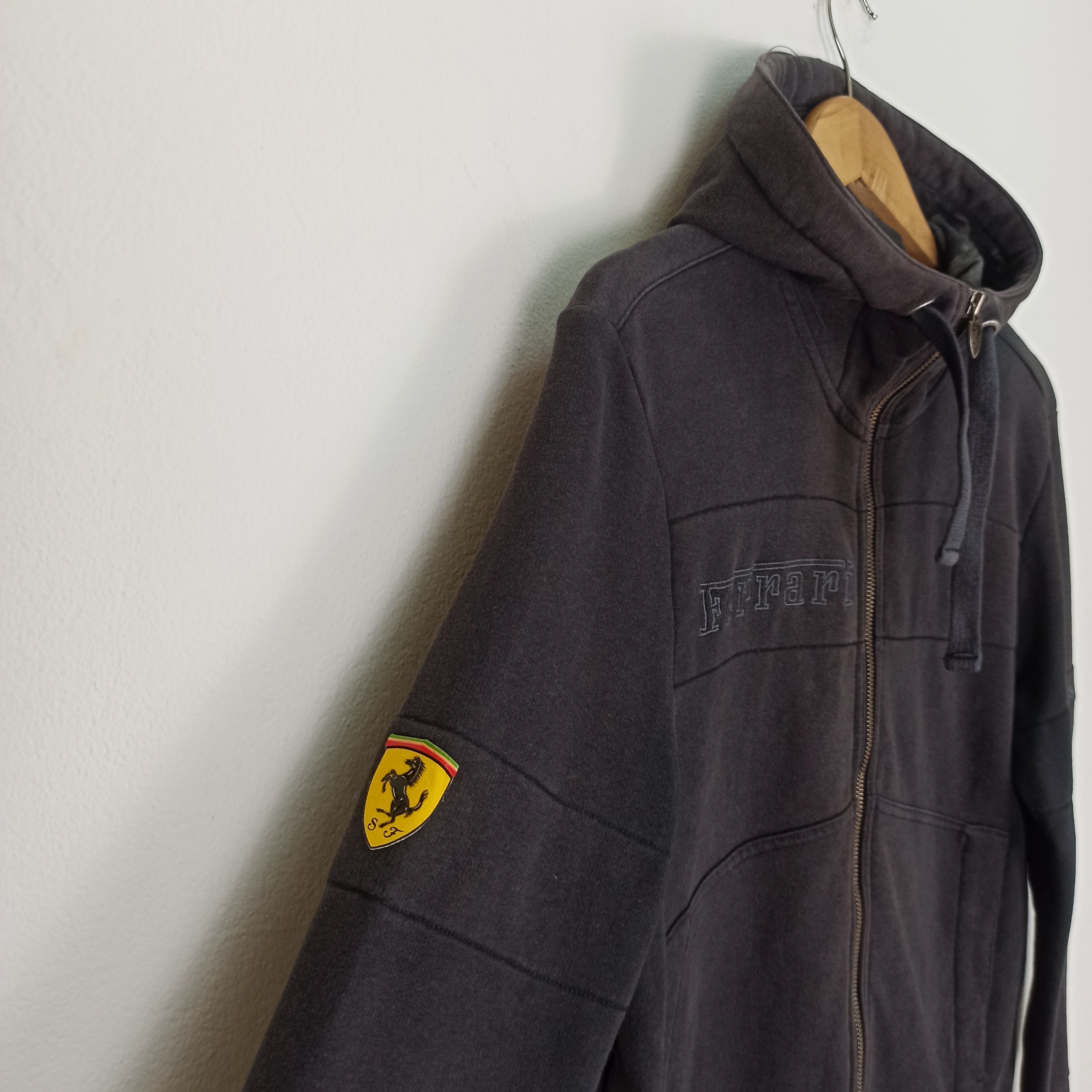 Ferrari × Puma 🔥STEALS🔥 Distressed Ferrari X Puma Hoodie Zipper Size US S / EU 44-46 / 1 - 3 Thumbnail