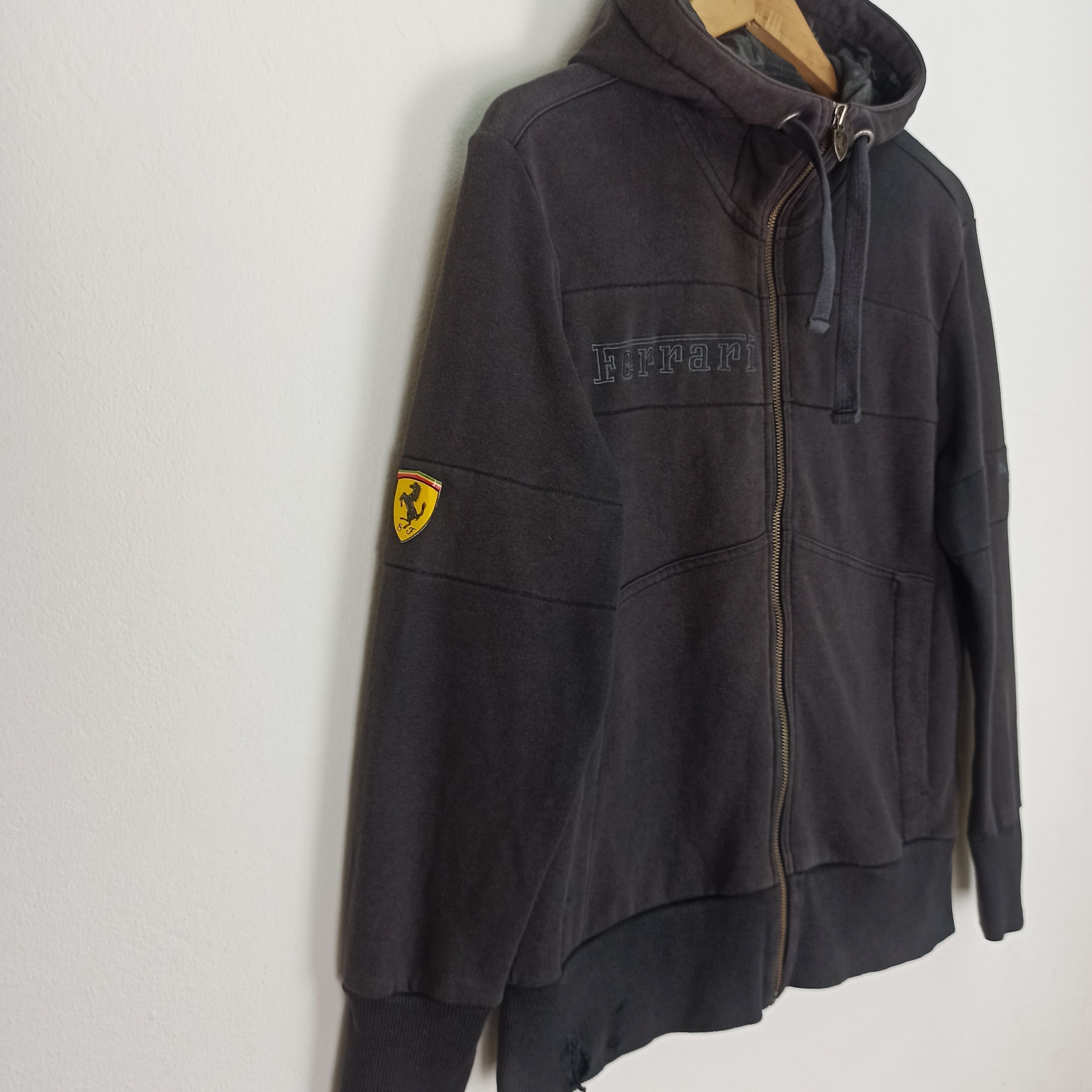 Ferrari × Puma 🔥STEALS🔥 Distressed Ferrari X Puma Hoodie Zipper Size US S / EU 44-46 / 1 - 2 Thumbnail