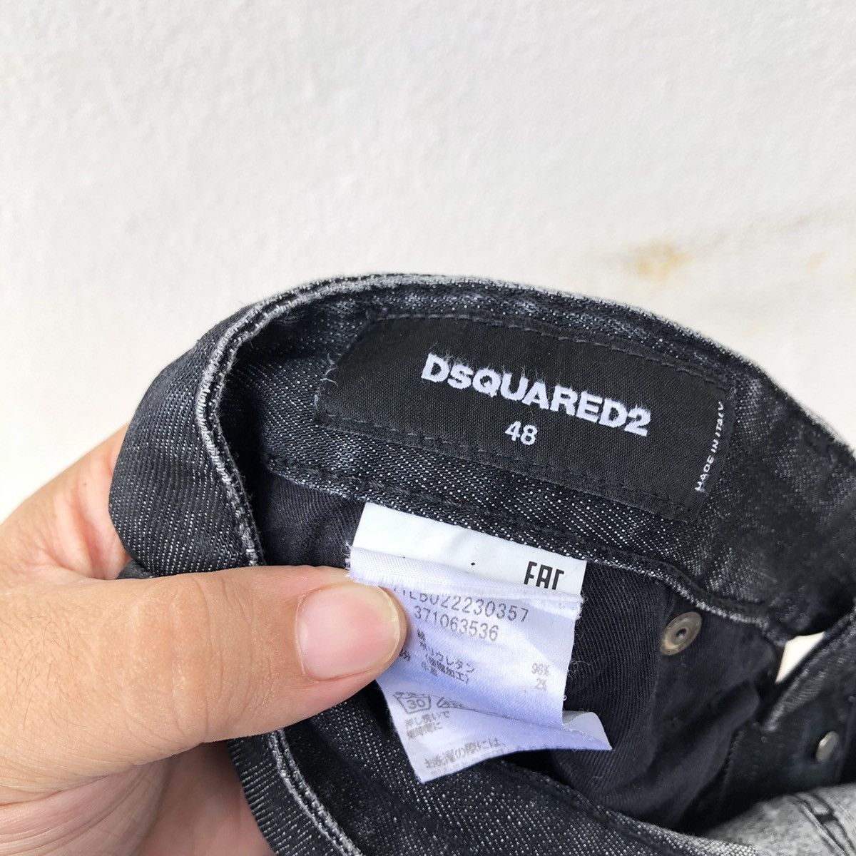 Dsquared2 DSQUARED2 DISTESSED DENIM SKINNY Size US 33 - 13 Thumbnail