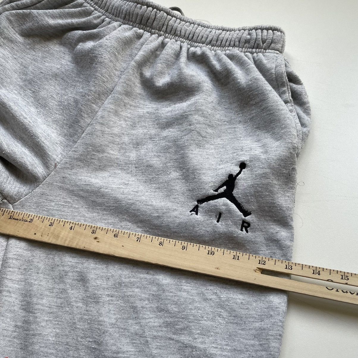 Jordan Brand Vintage 2000s Air Jordan Embroidered Grey Sweatpants rare Size US 30 / EU 46 - 7 Thumbnail