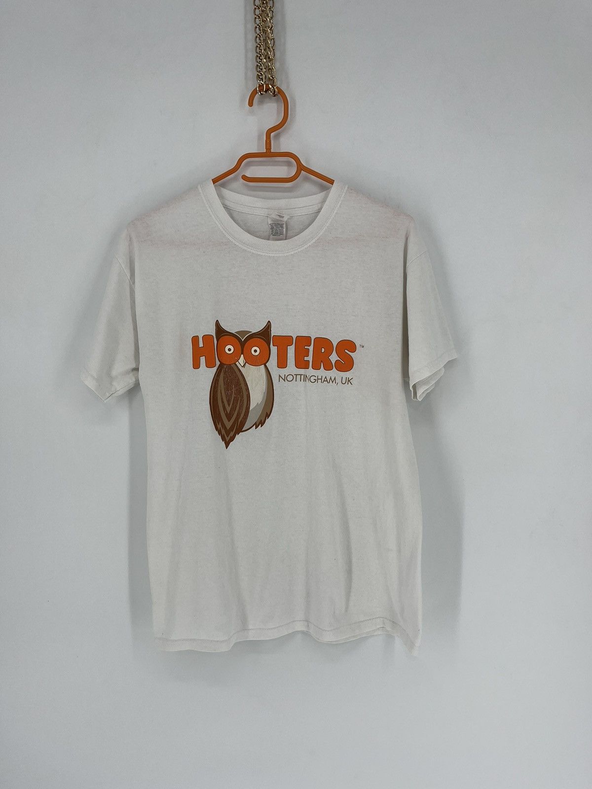 Band Tees × Vintage Vintage Y2K Hooters "Nottingham United Kingdom" Band tee Size US M / EU 48-50 / 2 - 4 Thumbnail