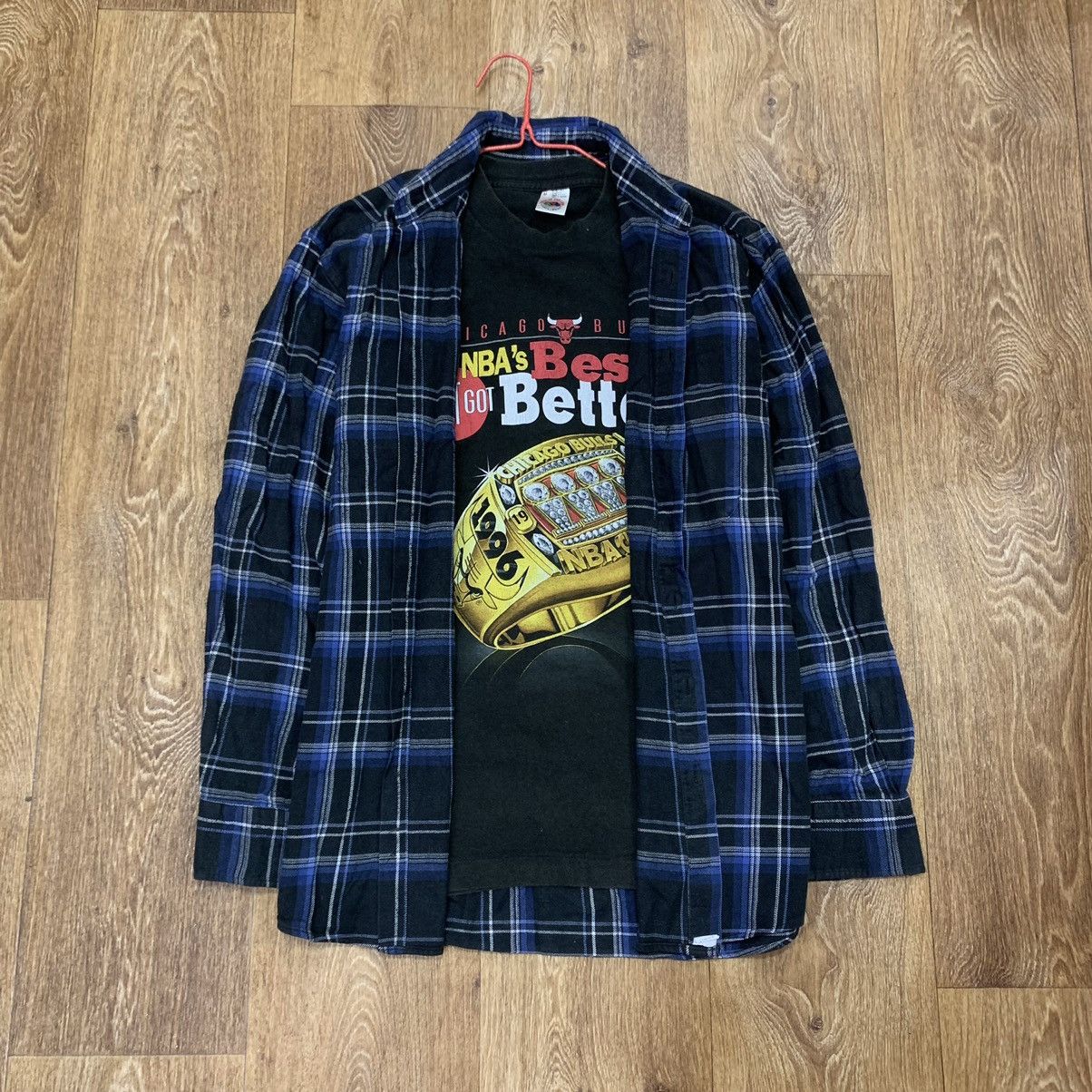 Vintage Vintage 90s Navy Plaid Shirt Graphic Tee Layering Skate M Size US M / EU 48-50 / 2 - 1 Thumbnail