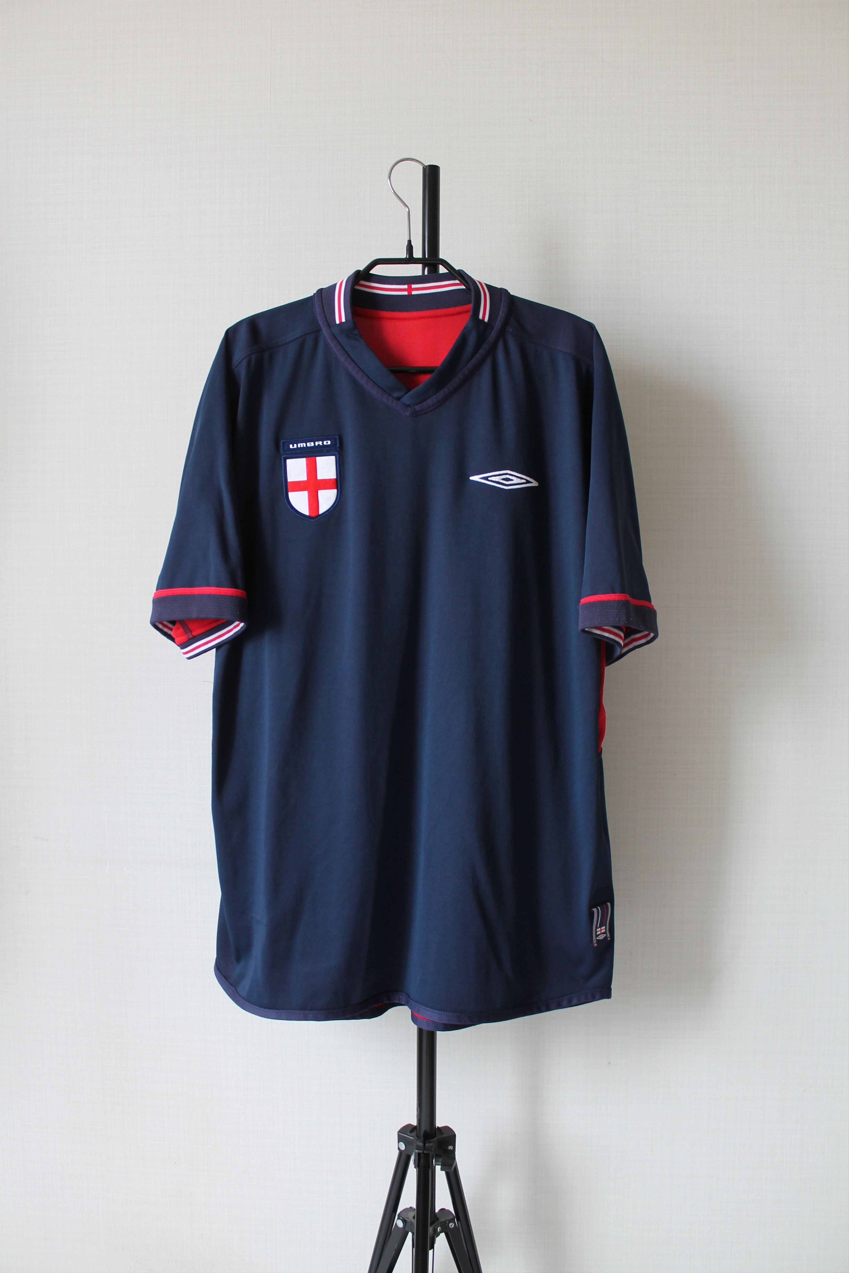 Umbro 2002 ENGLAND soccer Jersey Reversible Double sided UMBRO Size US L / EU 52-54 / 3 - 2 Thumbnail