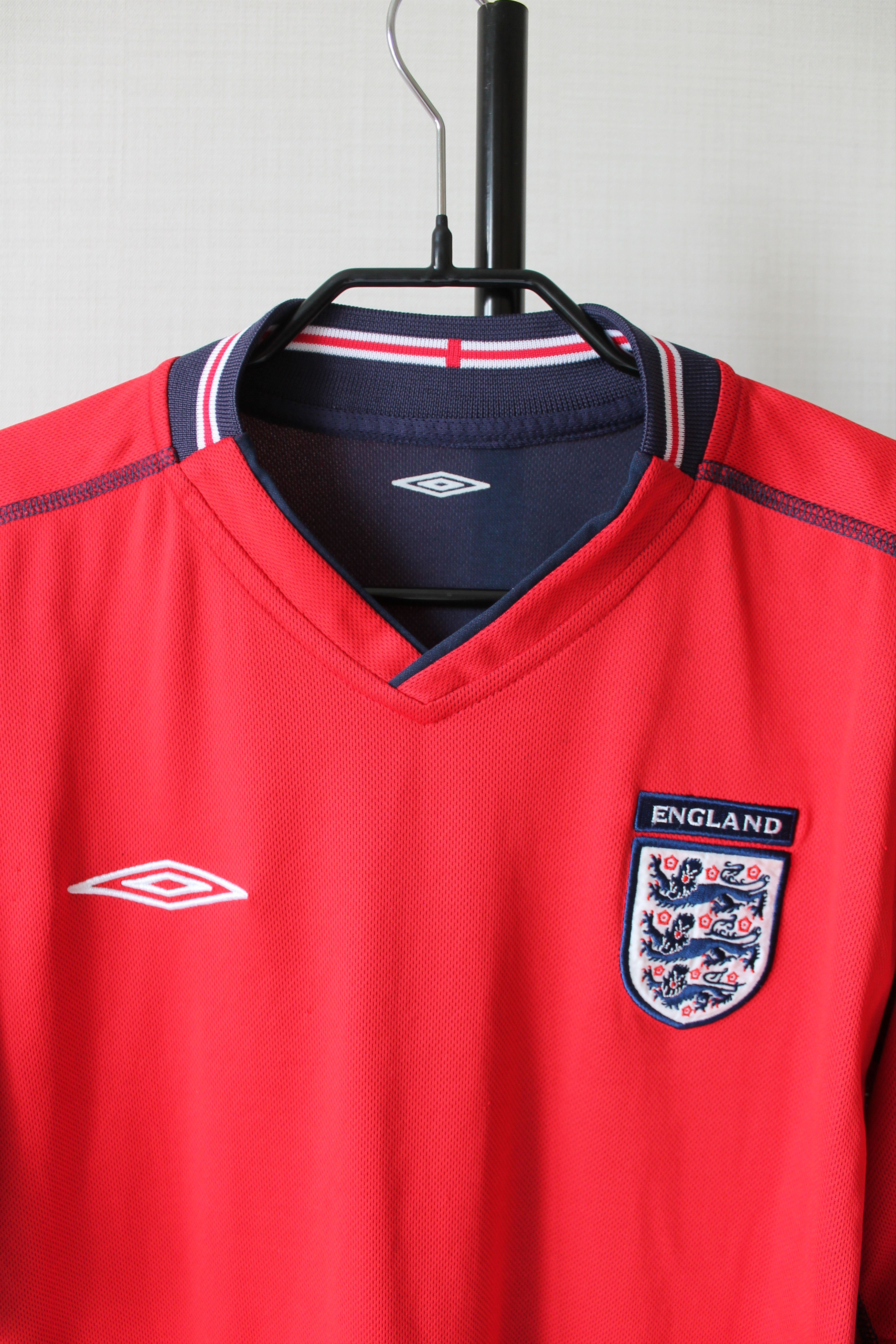 Umbro 2002 ENGLAND soccer Jersey Reversible Double sided UMBRO Size US L / EU 52-54 / 3 - 7 Thumbnail