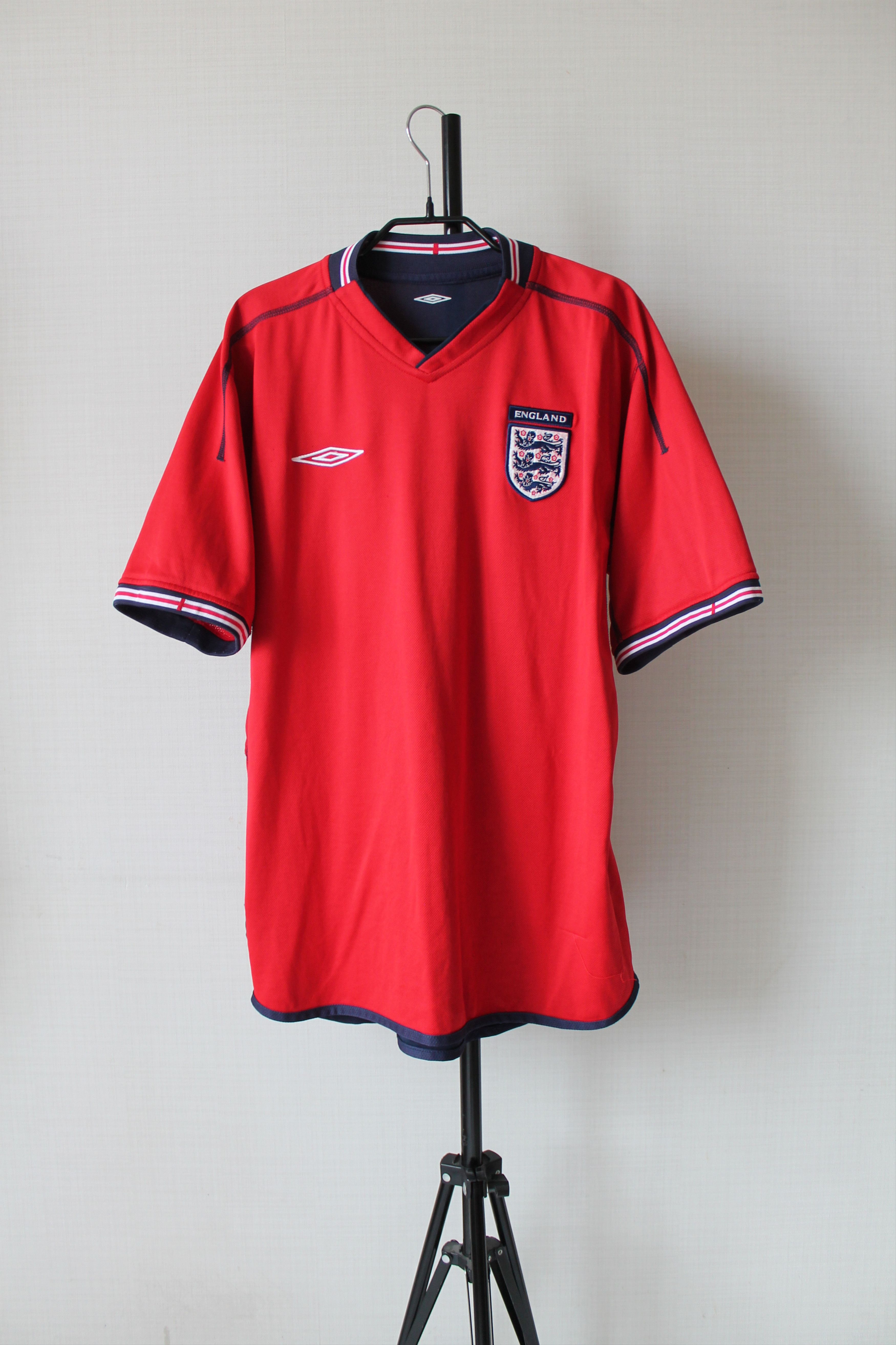 Umbro 2002 ENGLAND soccer Jersey Reversible Double sided UMBRO Size US L / EU 52-54 / 3 - 6 Thumbnail