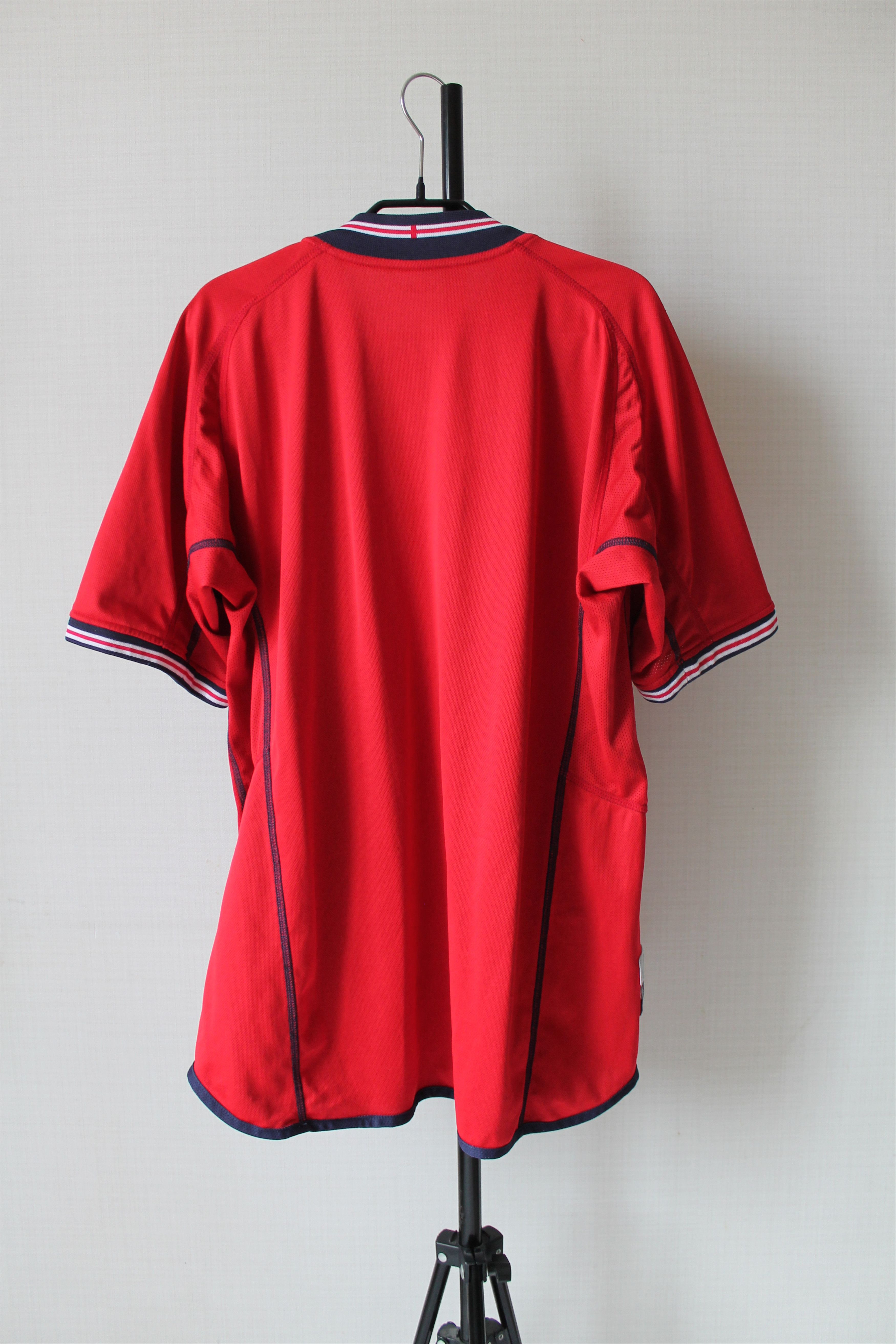 Umbro 2002 ENGLAND soccer Jersey Reversible Double sided UMBRO Size US L / EU 52-54 / 3 - 8 Thumbnail