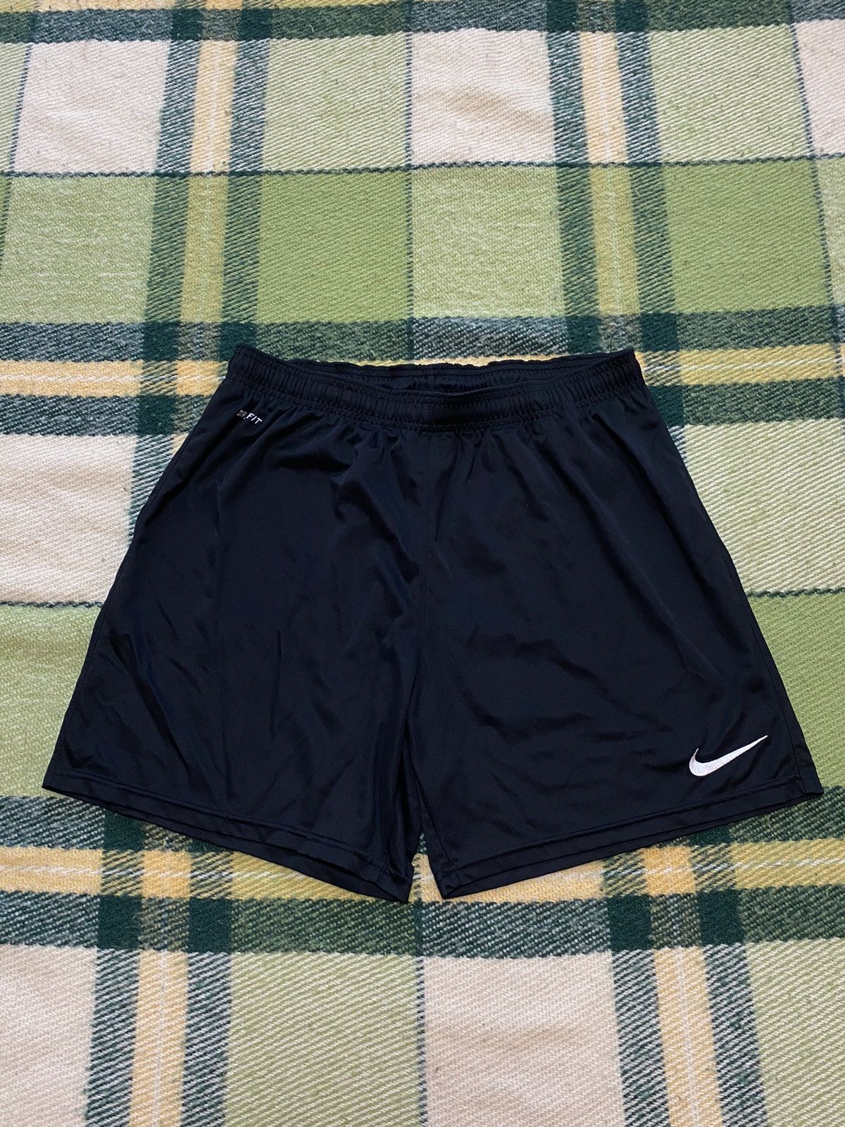Nike Vintage Nike shorts streetwear swoosh casual y2k size L Size US 34 / EU 50 - 1 Thumbnail