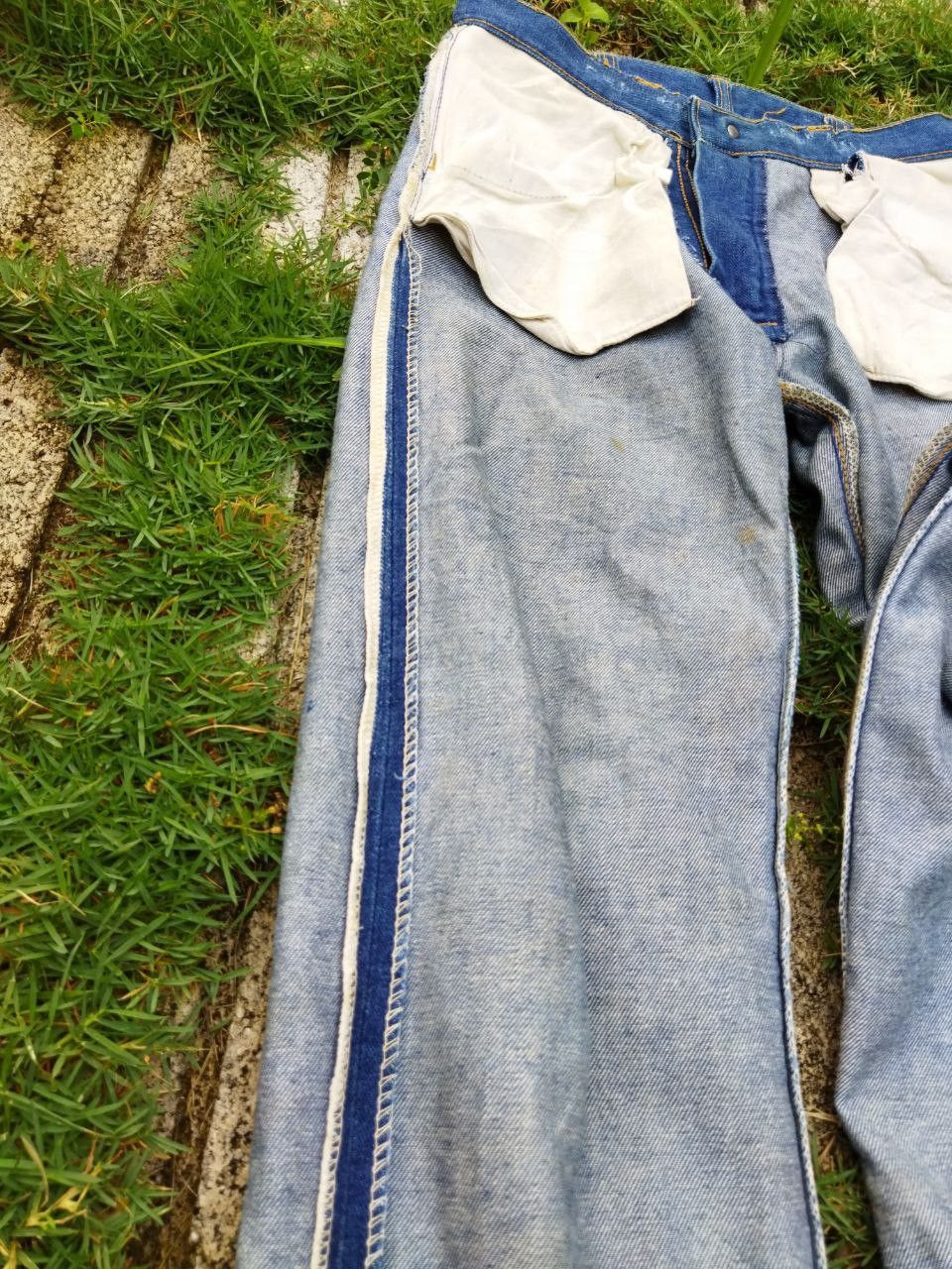 Wrangler Vintage Wrangler Blue Denim Jeans - Size 29 Size US 29 - 18 Thumbnail
