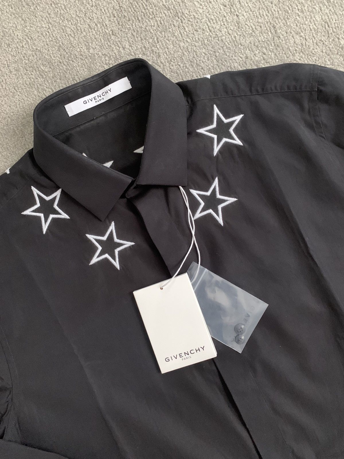 Givenchy Riccardo Tisci’s Iconic Black Stars Cuban Shirt Size US S / EU 44-46 / 1 - 3 Thumbnail