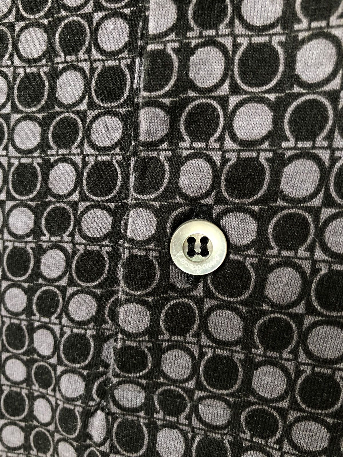 Salvatore Ferragamo 1990s Salvatore Ferragamo 🇮🇹 Monogram Jacquard Polo Shirt Size US M / EU 48-50 / 2 - 4 Thumbnail