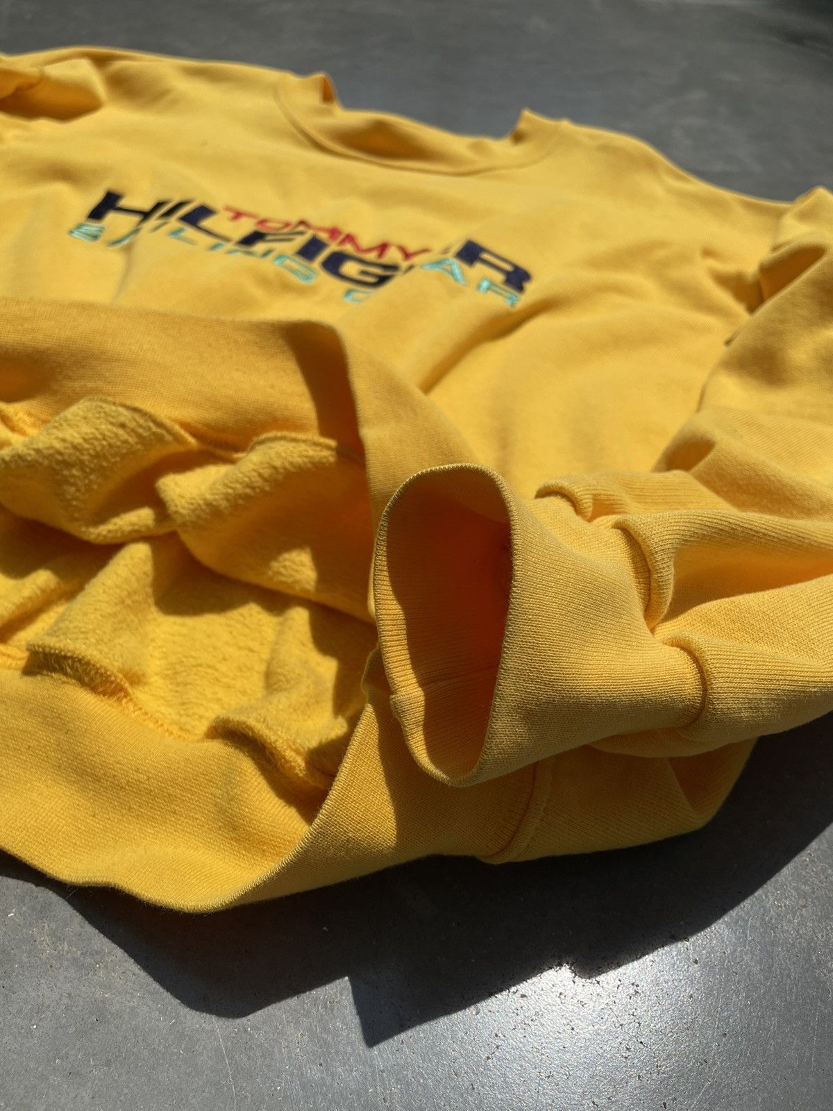 Tommy Hilfiger × Vintage Vintage Tommy Hilfiger Streetwear Sweatshirt Size US M / EU 48-50 / 2 - 4 Thumbnail