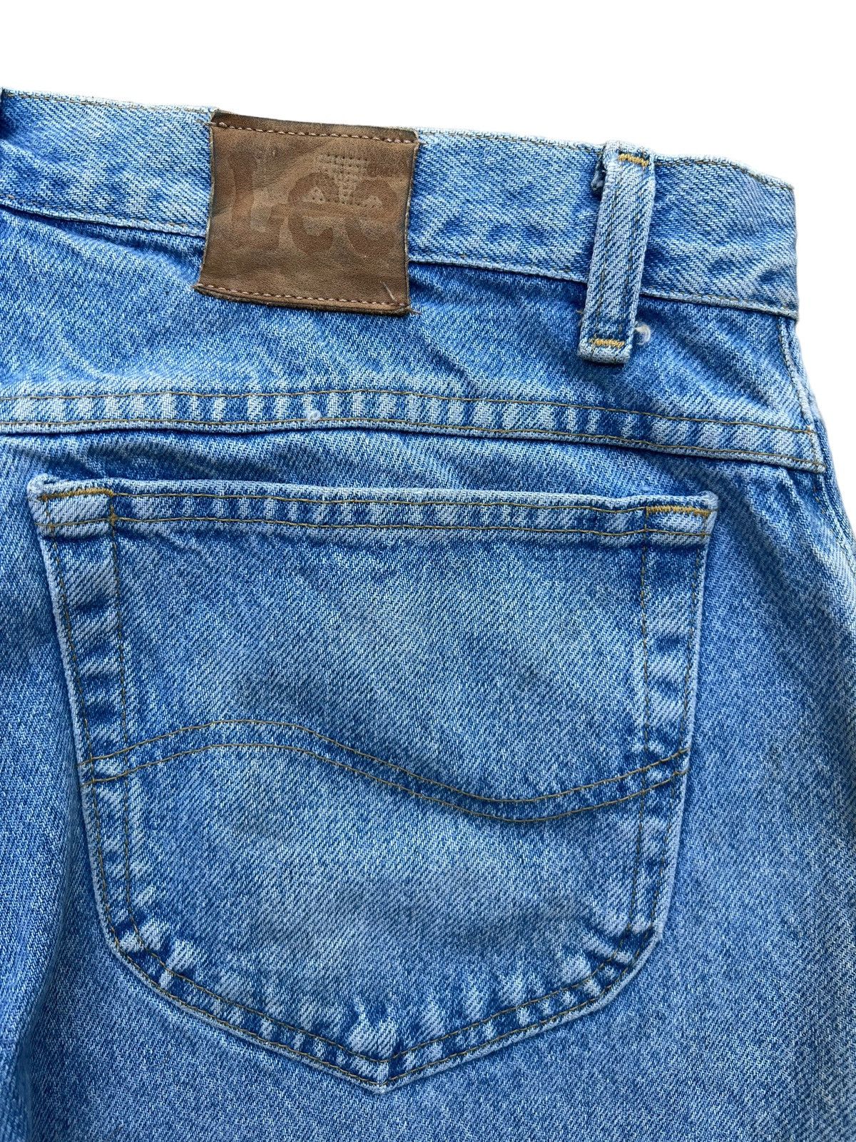 Lee × Vintage Vintage Lee Light Wash Wide Denim Jeans 31x32 Size US 31 - 10 Thumbnail