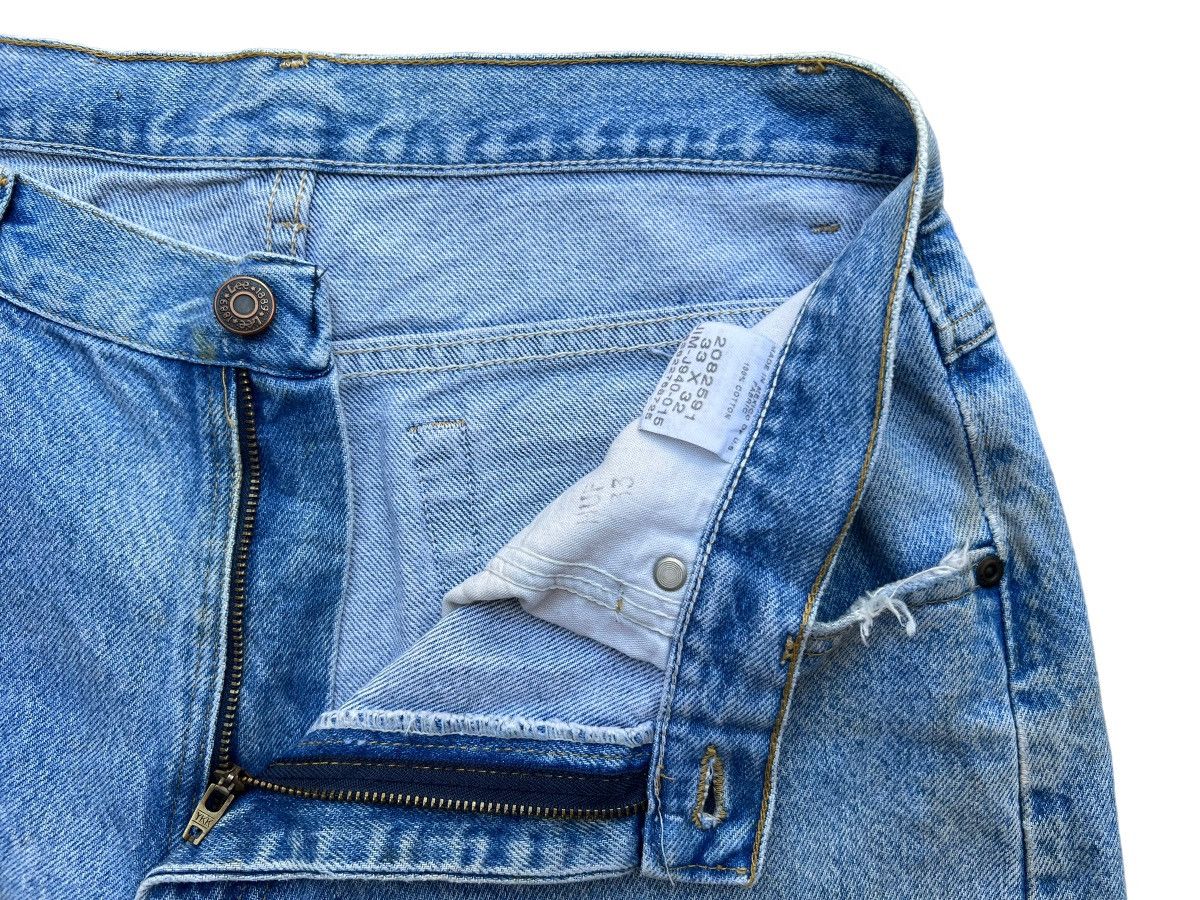 Lee × Vintage Vintage Lee Light Wash Wide Denim Jeans 31x32 Size US 31 - 11 Thumbnail