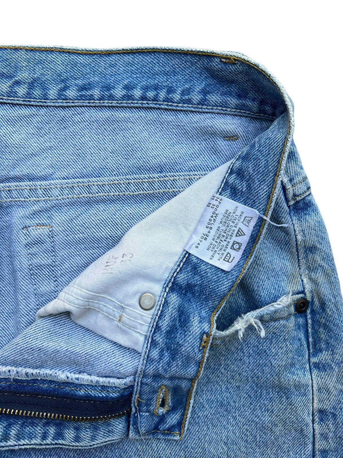 Lee × Vintage Vintage Lee Light Wash Wide Denim Jeans 31x32 Size US 31 - 12 Thumbnail