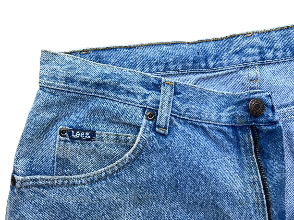 Lee × Vintage Vintage Lee Light Wash Wide Denim Jeans 31x32 Size US 31 - 9 Thumbnail