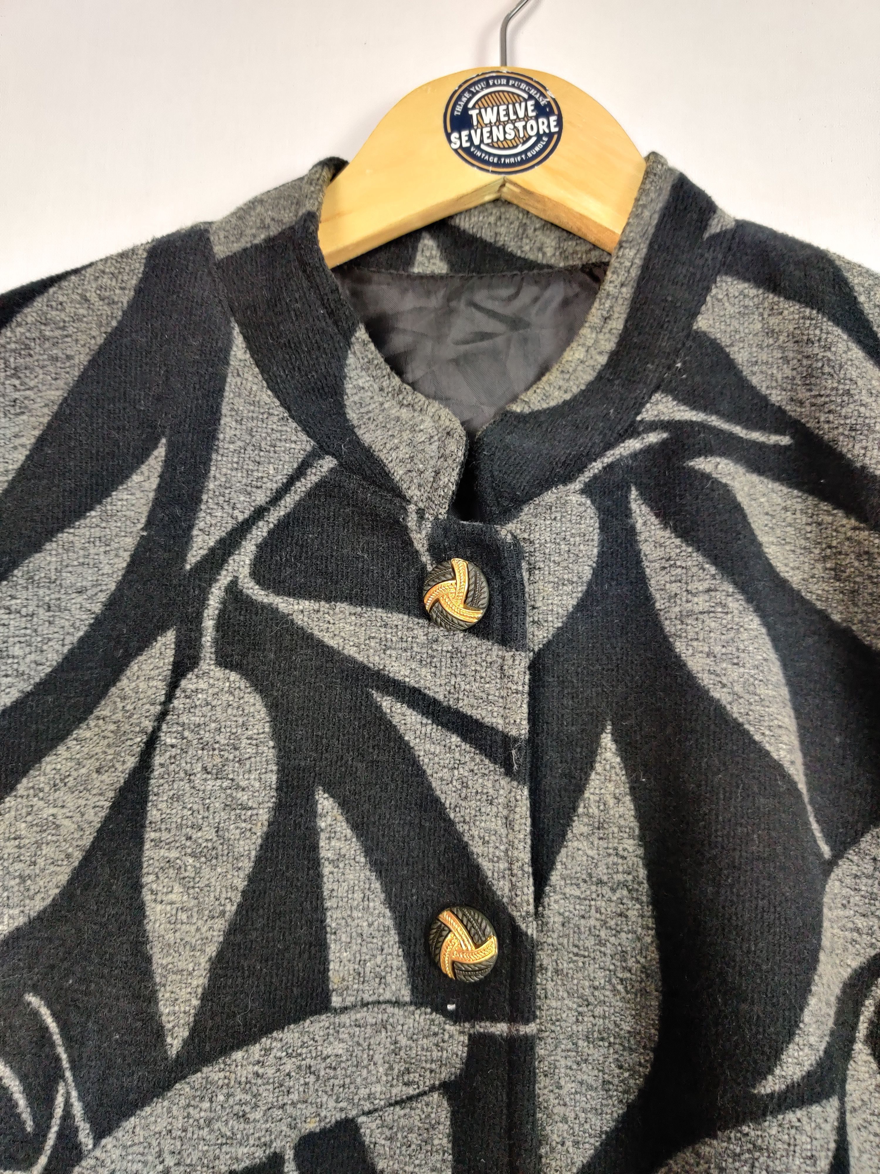 The Unbranded Brand Vintage Cardigan Unbranded Buttons Ups Nice Design Size US XXL / EU 58 / 5 - 6 Thumbnail