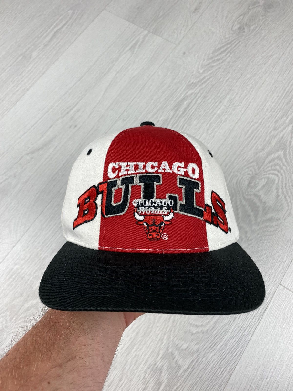 NBA Vintage Chicago Bulls Starter NBA Cap Hat Lakers Bills Size ONE SIZE - 1 Thumbnail