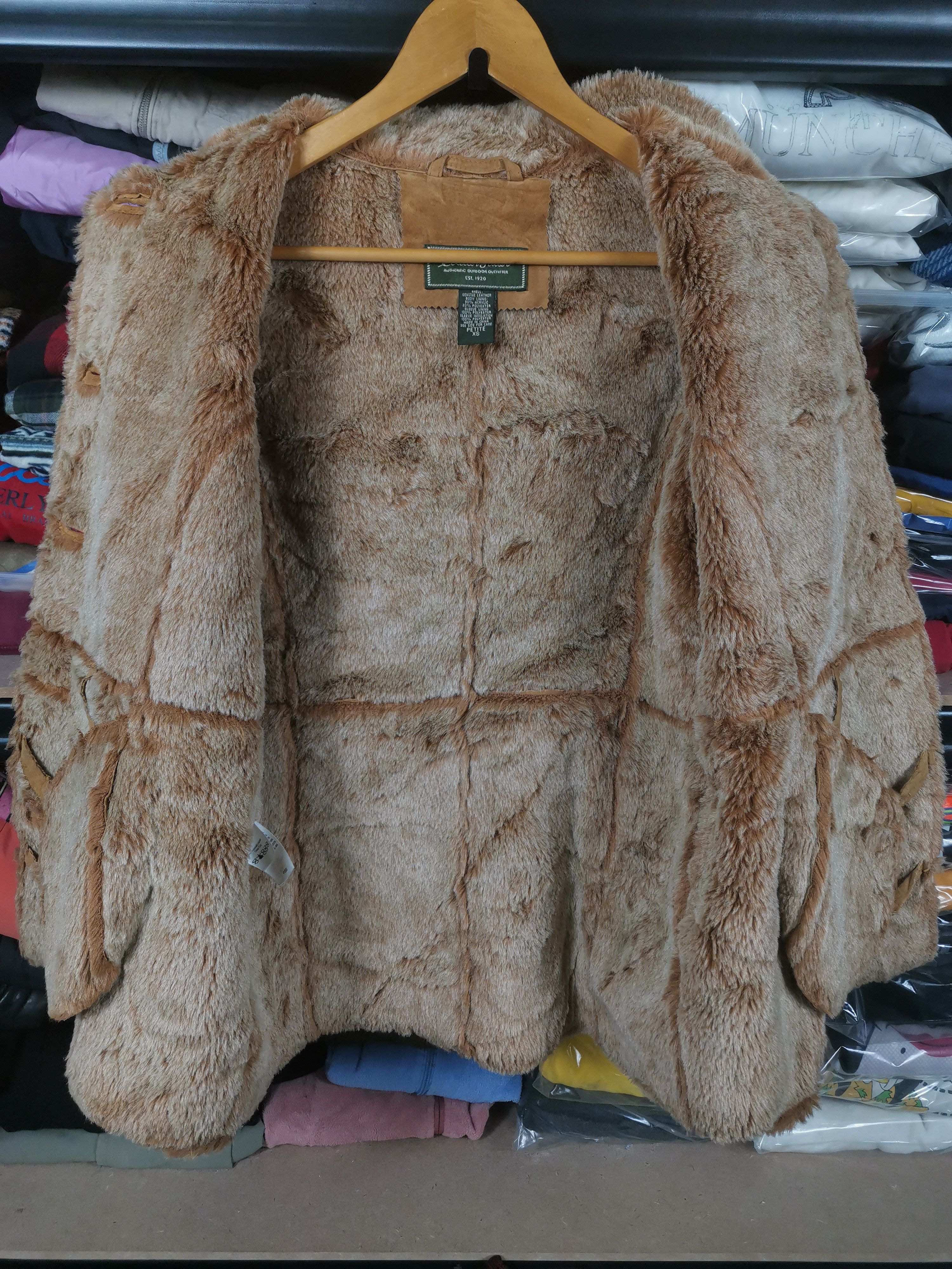 Japanese Brand Vintage Japanese Brand Eddie Bauer Fur Collar Leather Jacket Size XS / US 0-2 / IT 36-38 - 2 Thumbnail